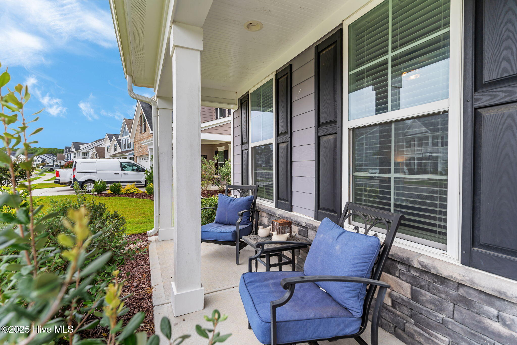 100525303 | Photo 11