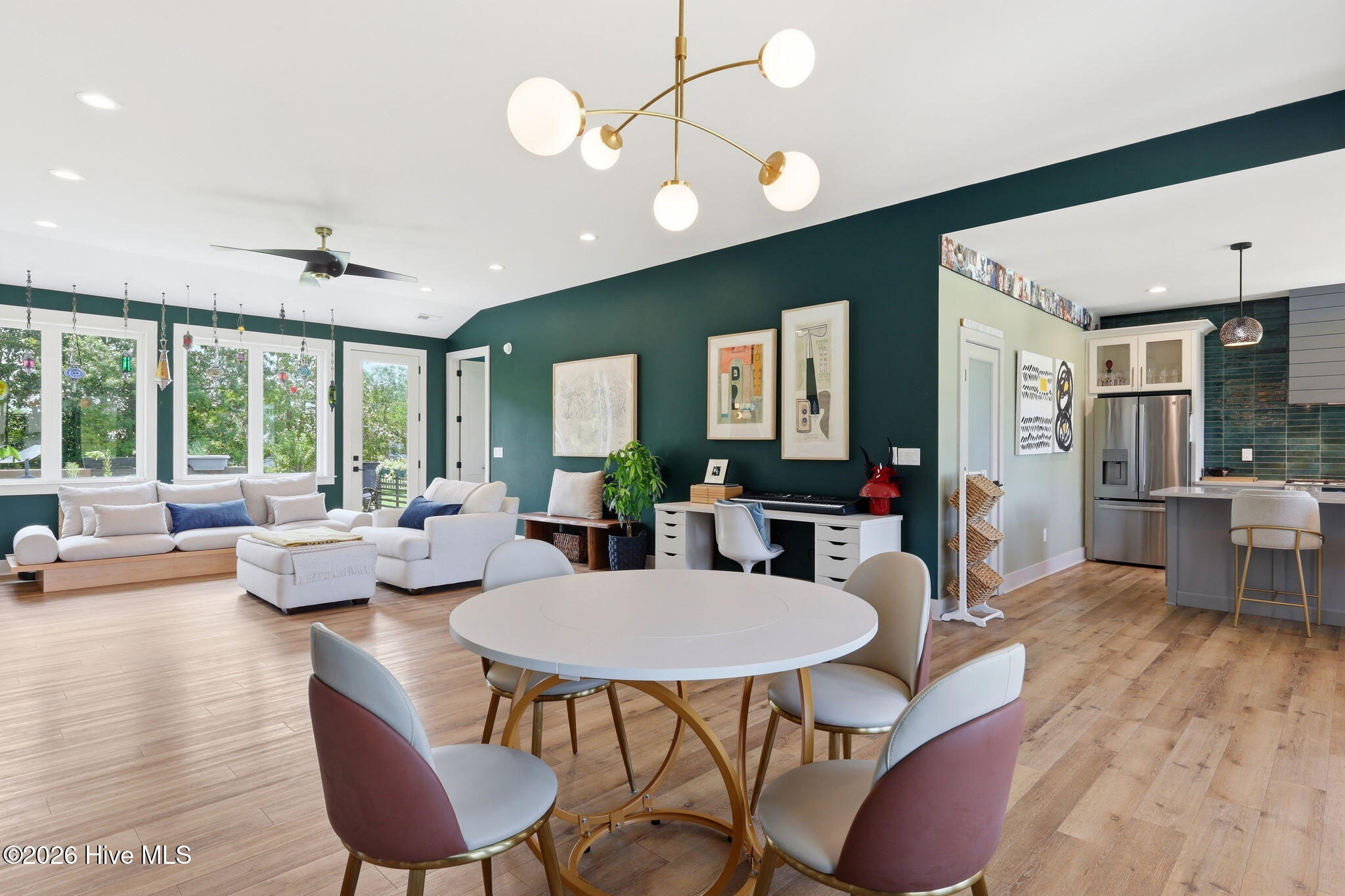 1106 Link Lane,Oriental