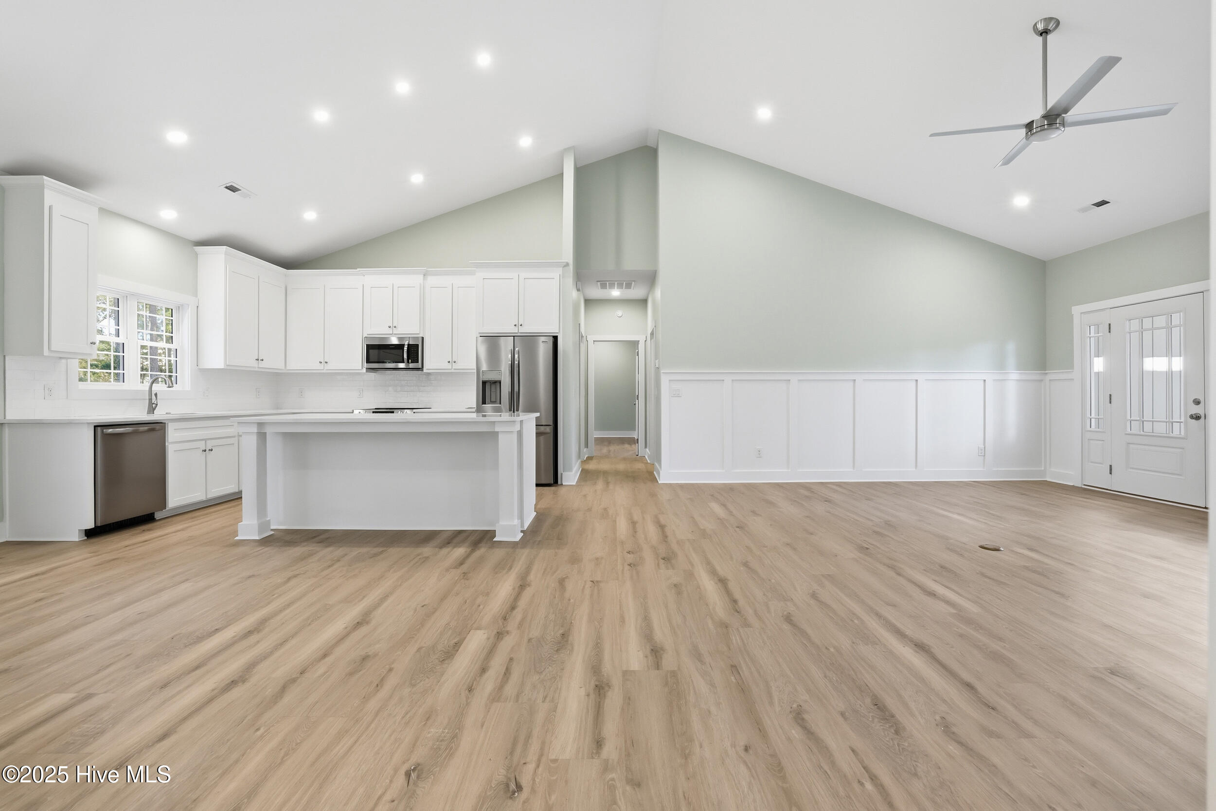 100504171 | Photo 16