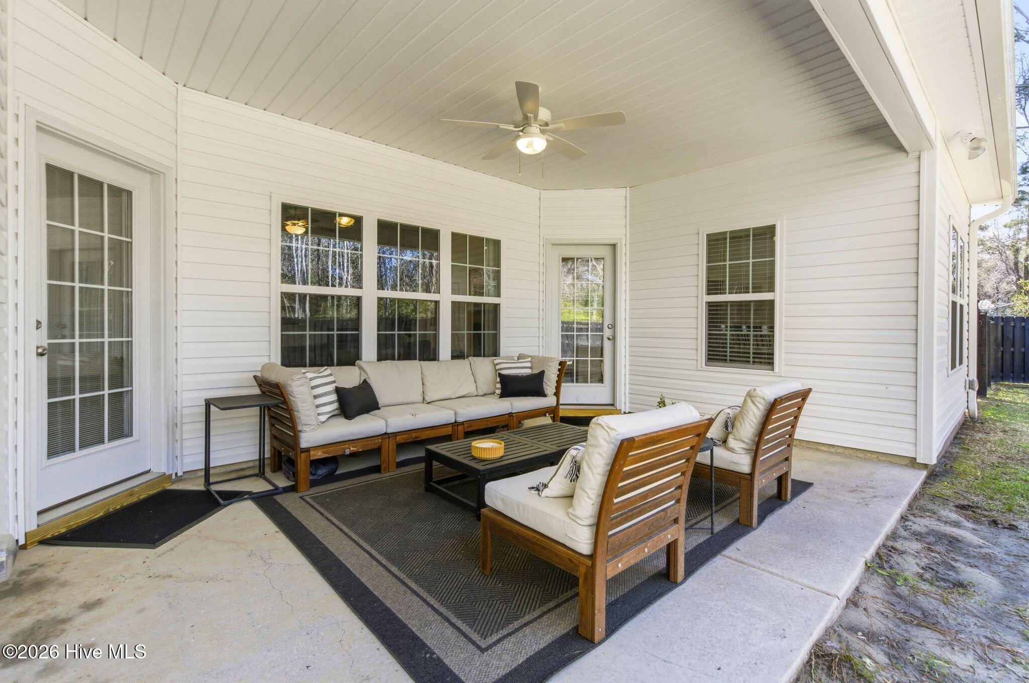 100563255 | Photo 35