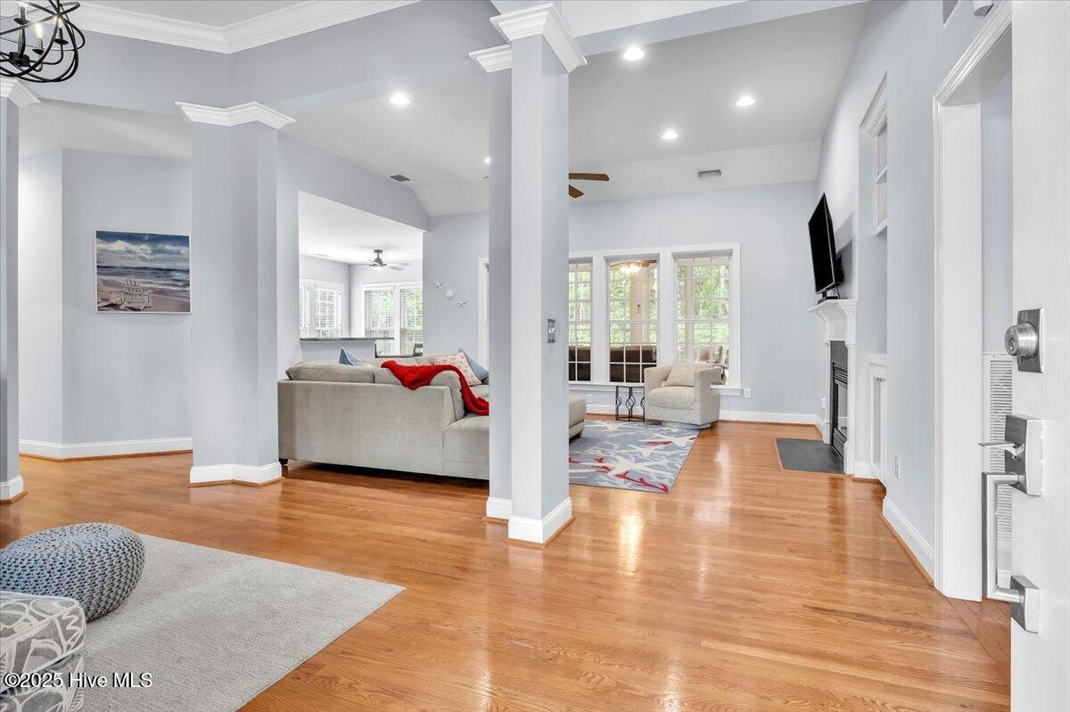 100506076 | Photo 14