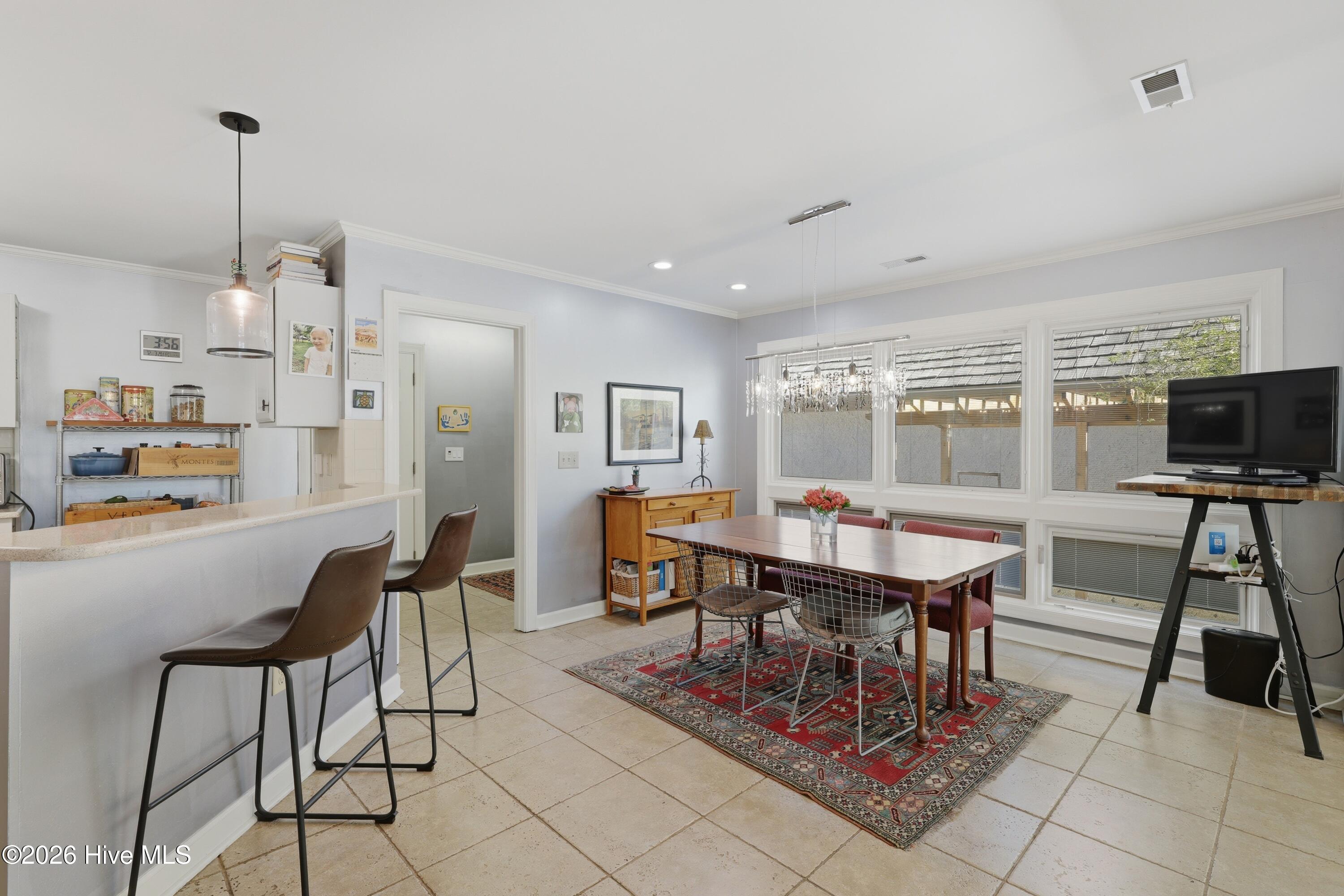 100561929 | Photo 19