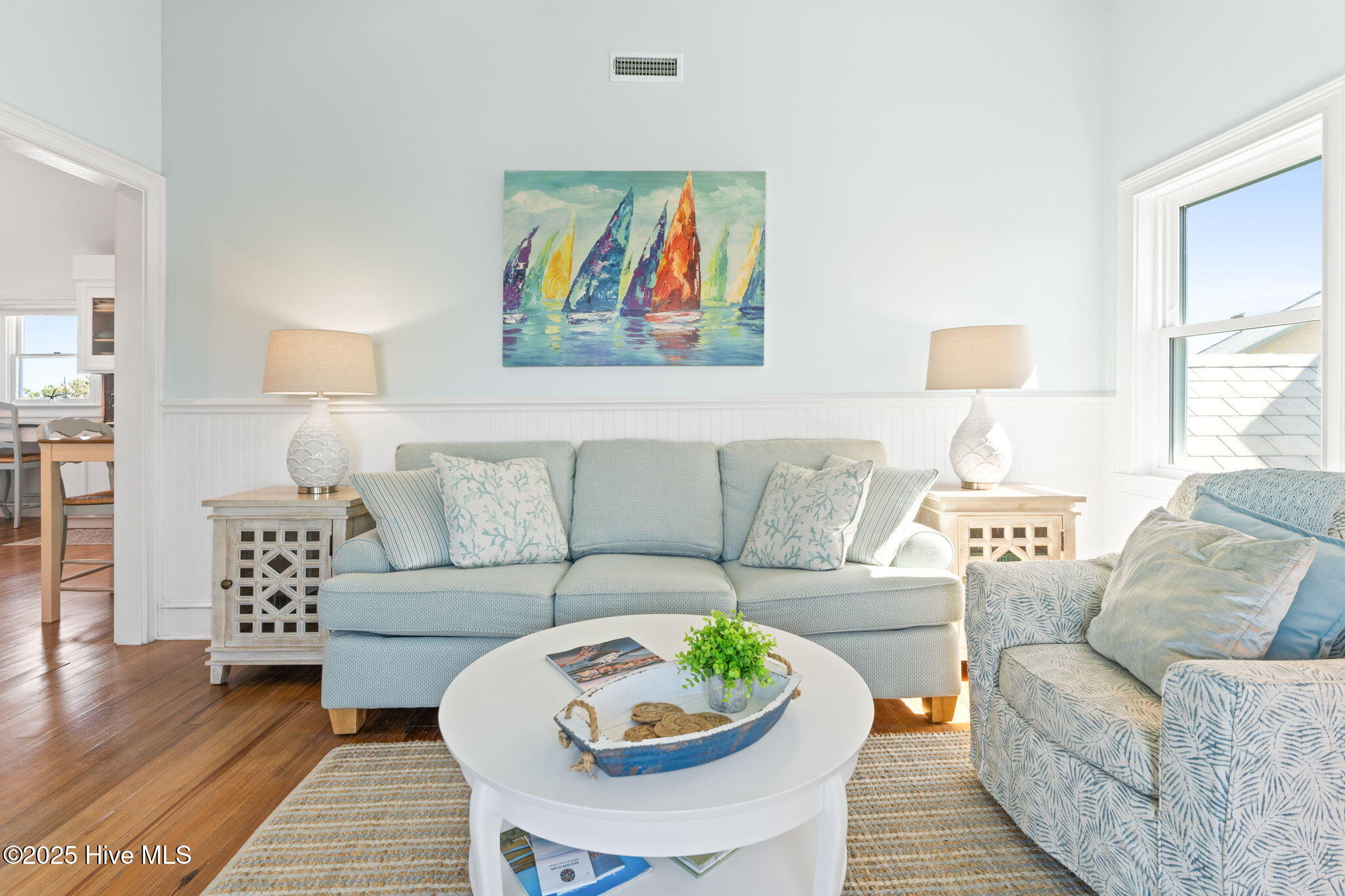 100548683 | Photo 24