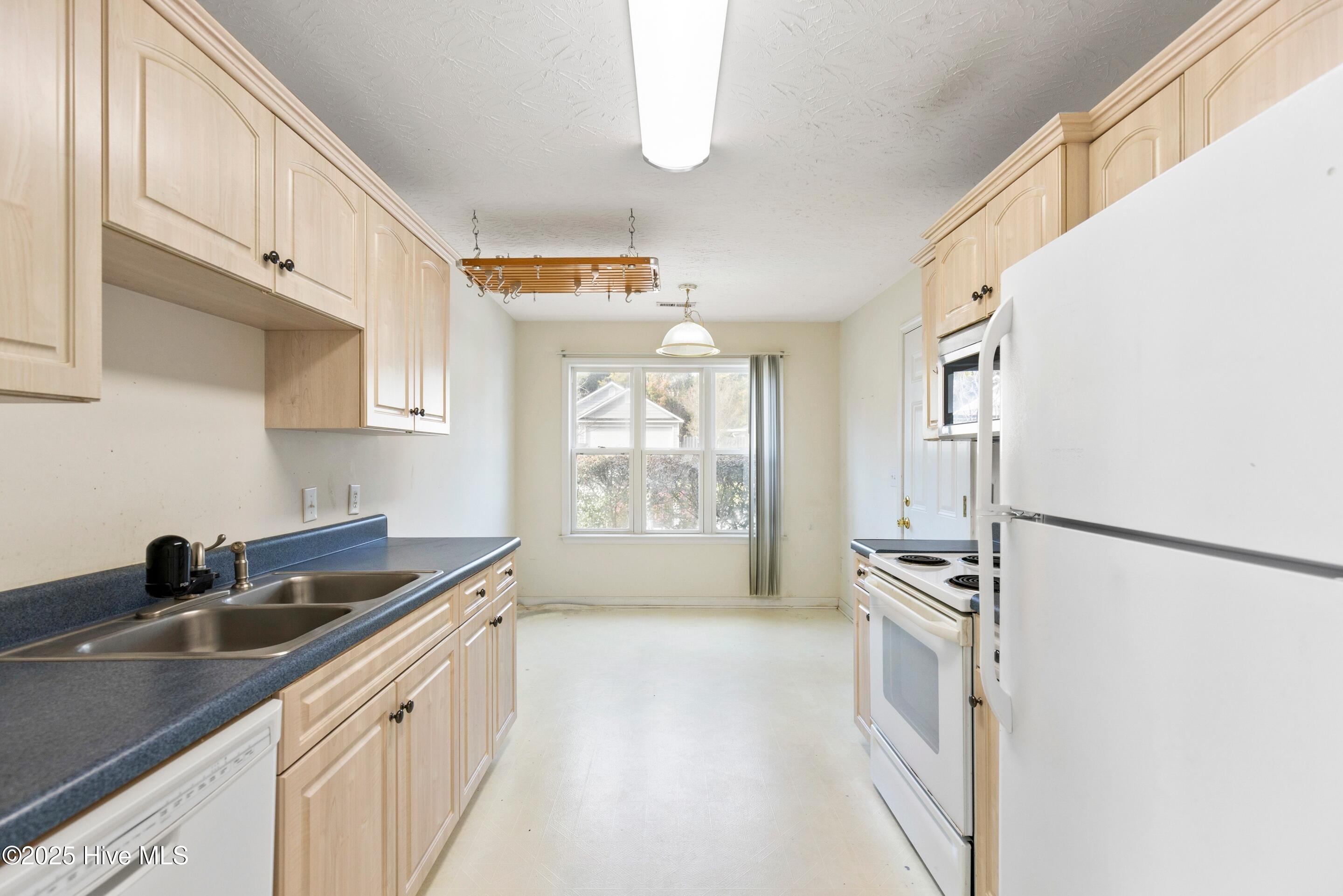 100539007 | Photo 14