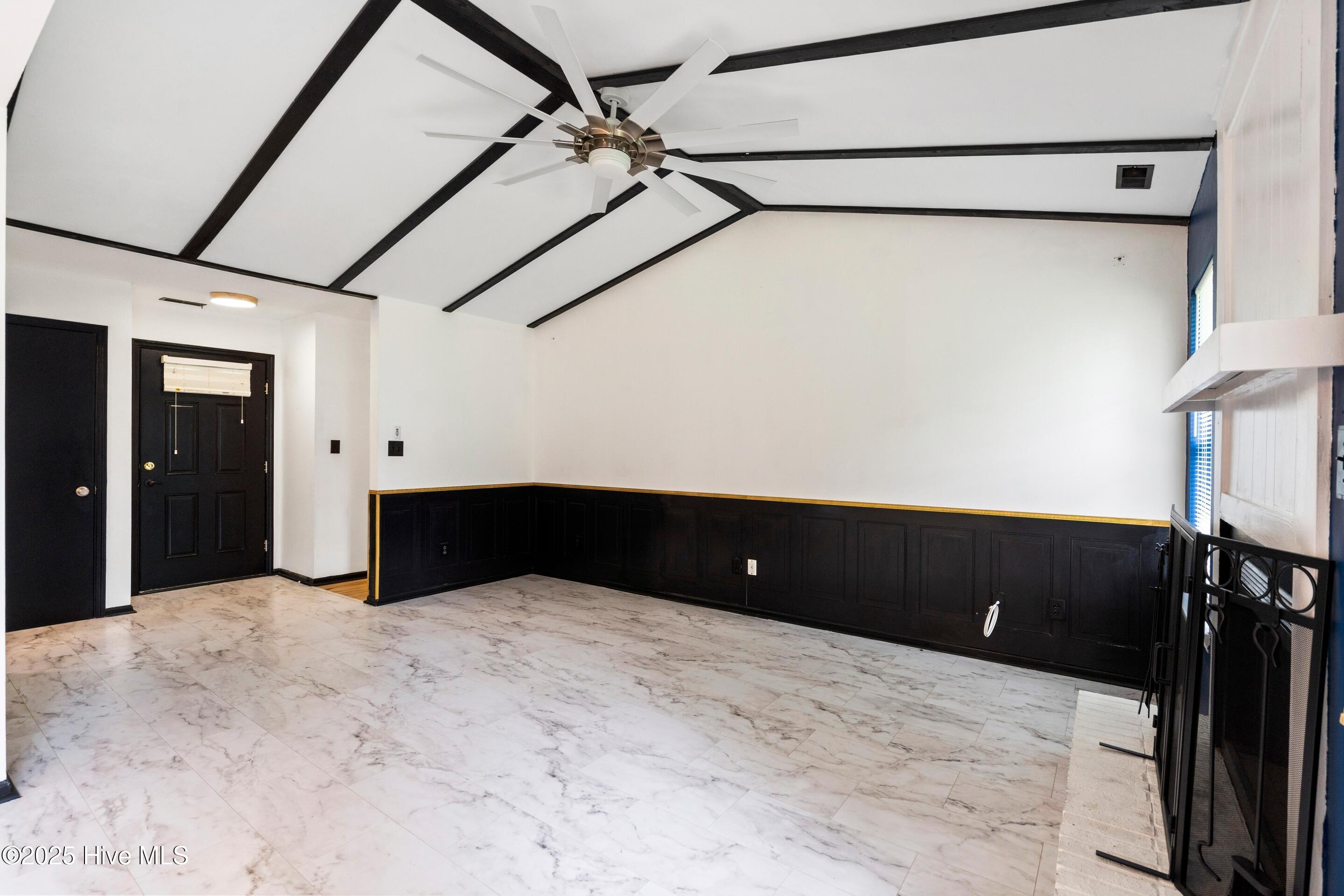 100523596 | Photo 21