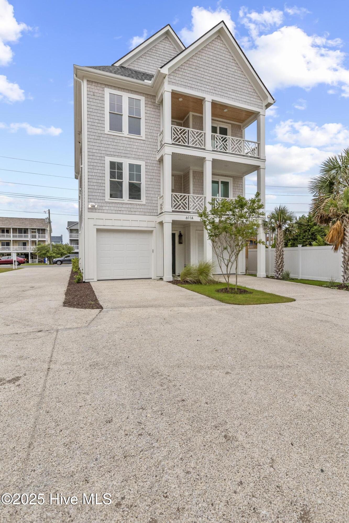 100565849 | Photo 81