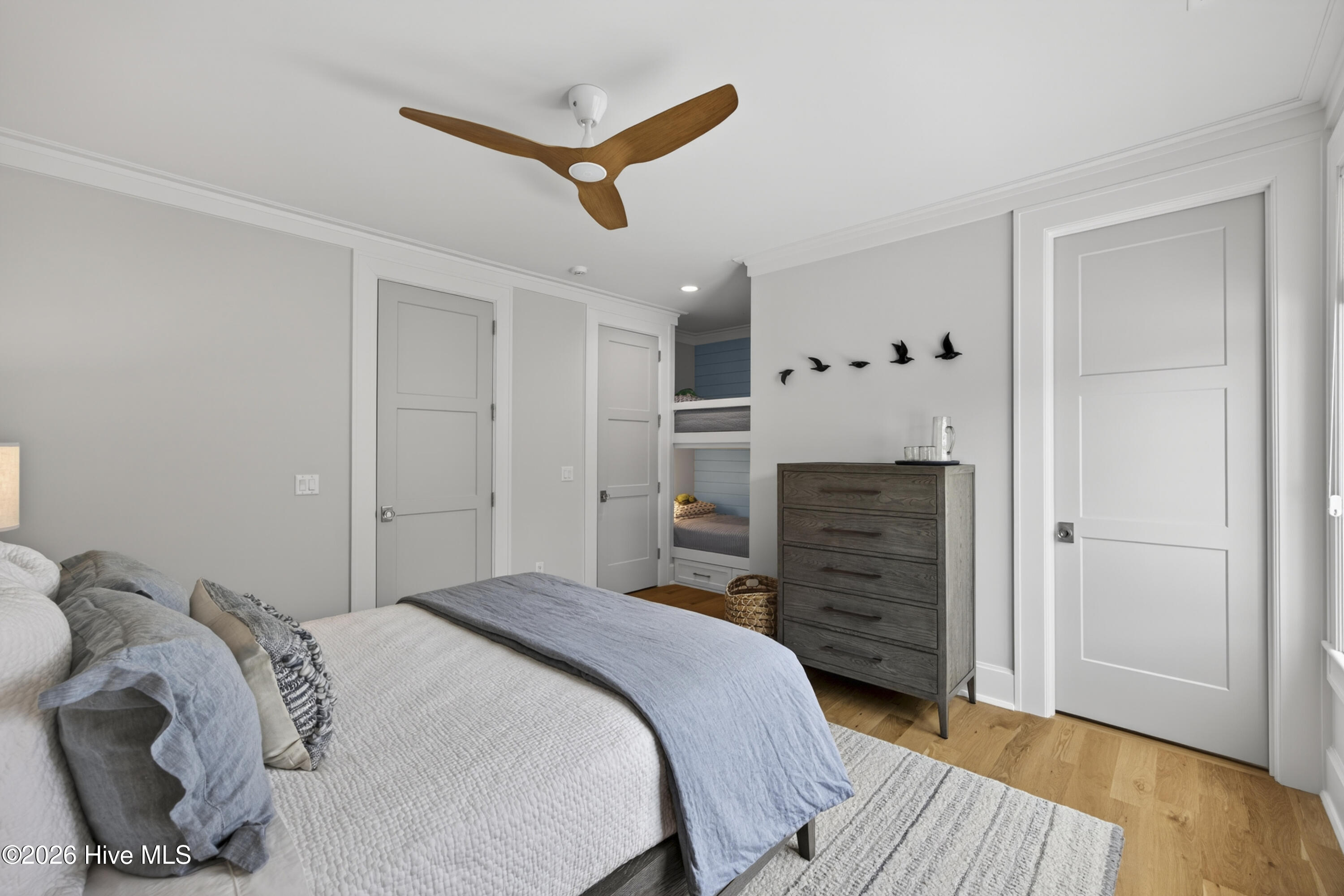 100566186 | Photo 56