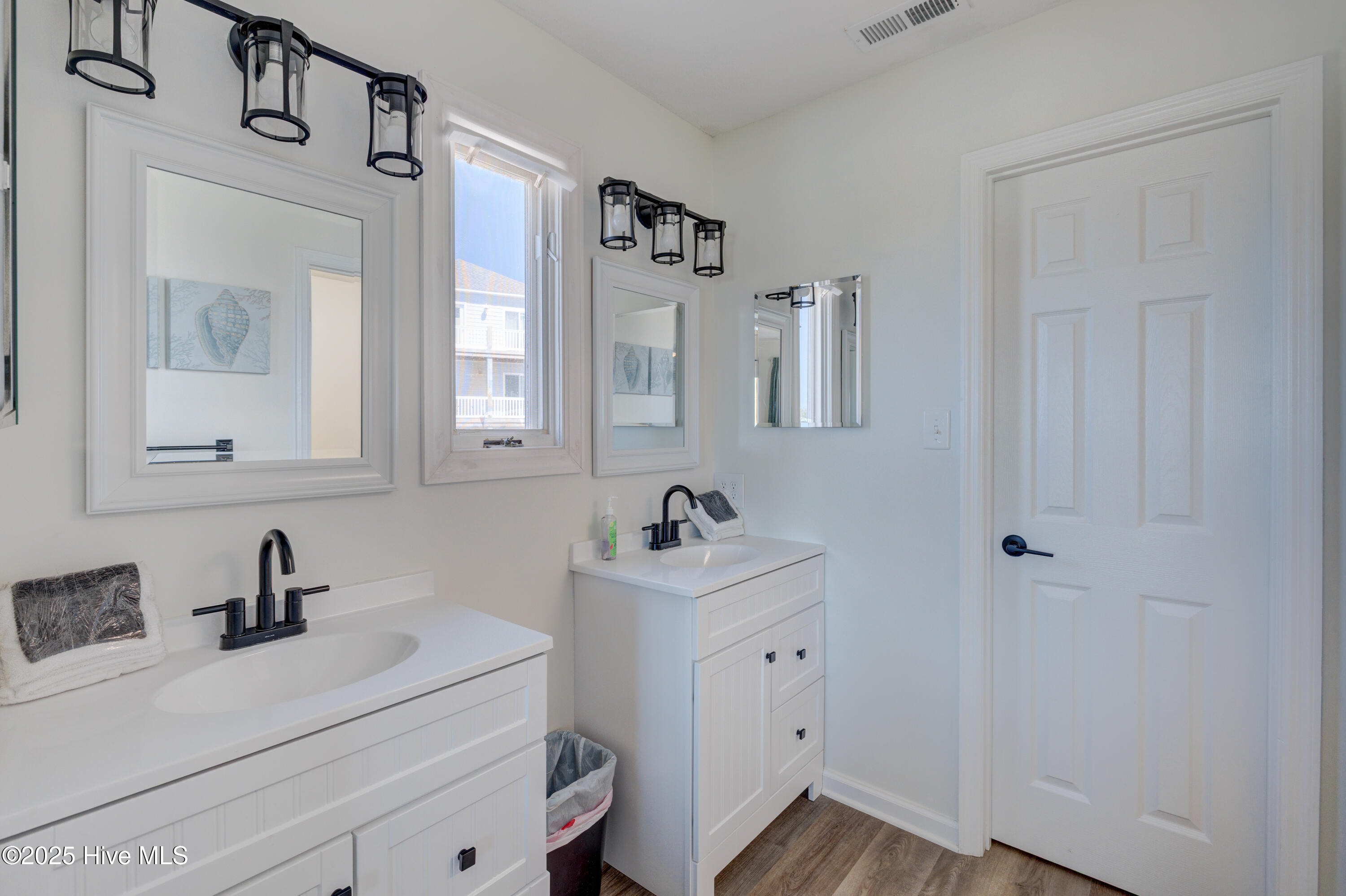 100527842 | Photo 23