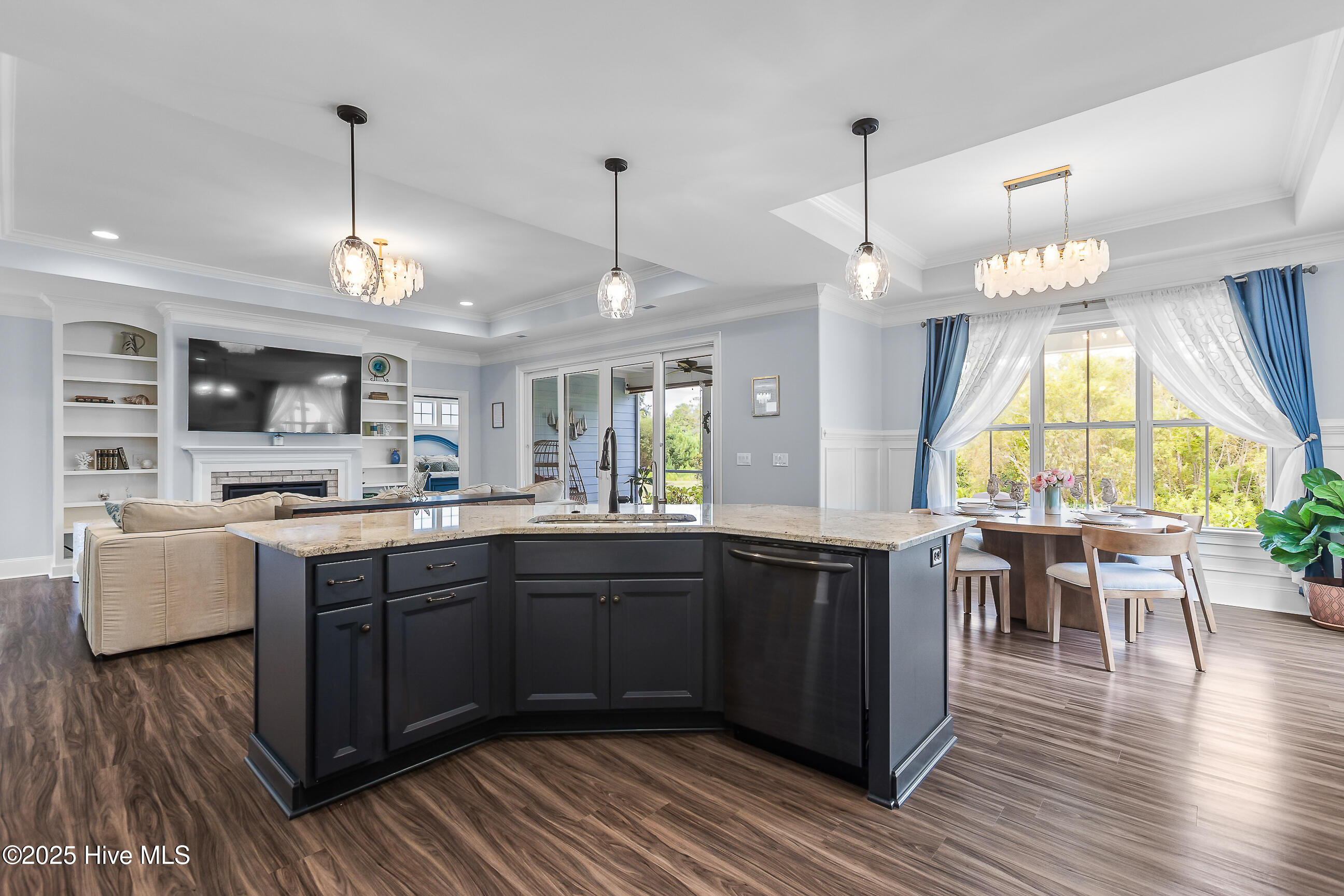 100536190 | Photo 16