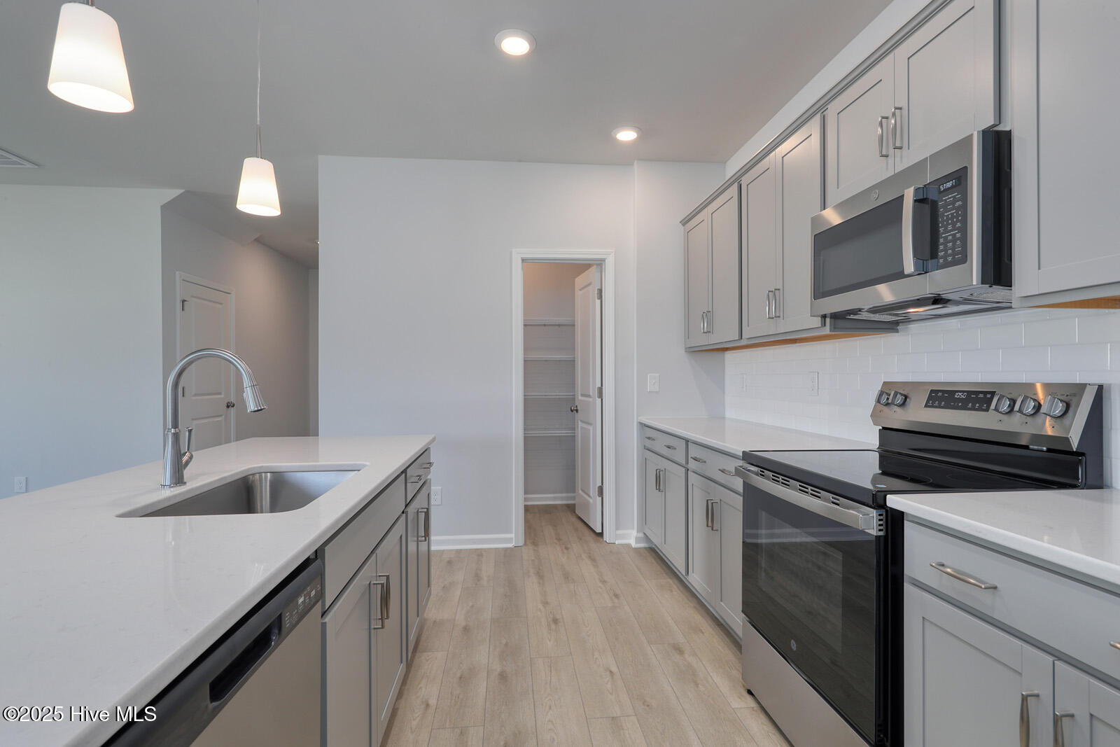 100508925 | Photo 52