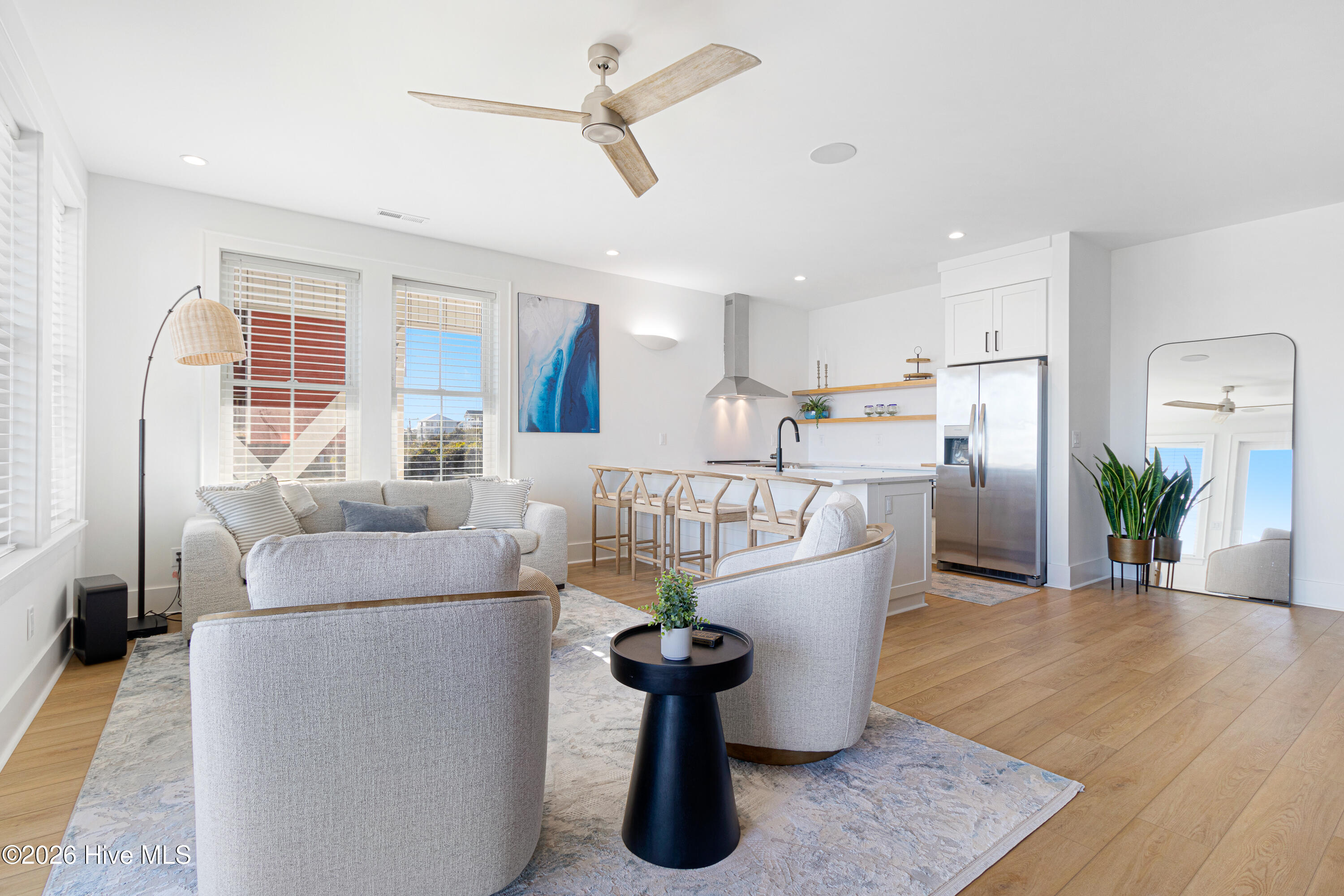 100567195 | Photo 16