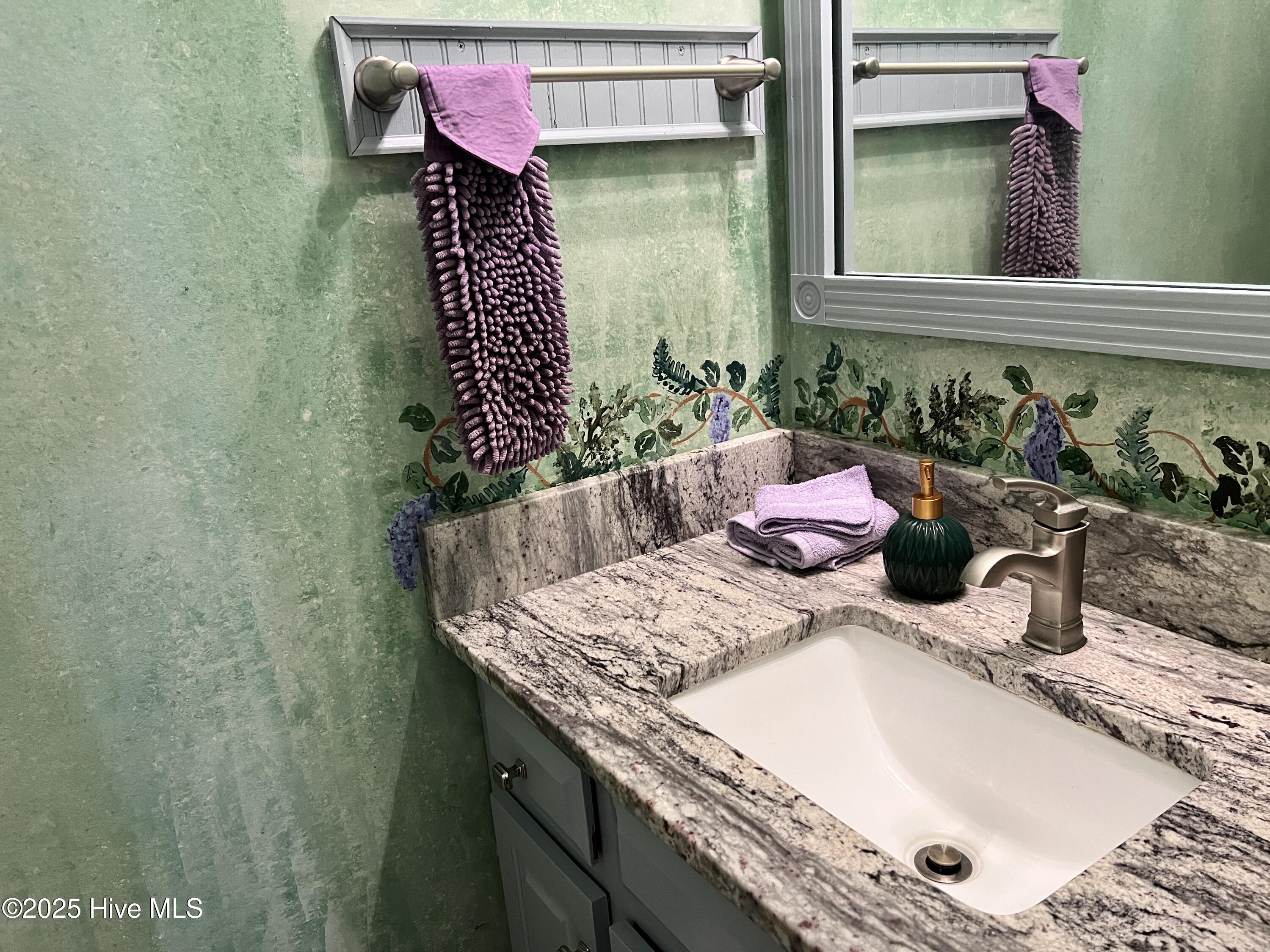 100542615 | Photo 25