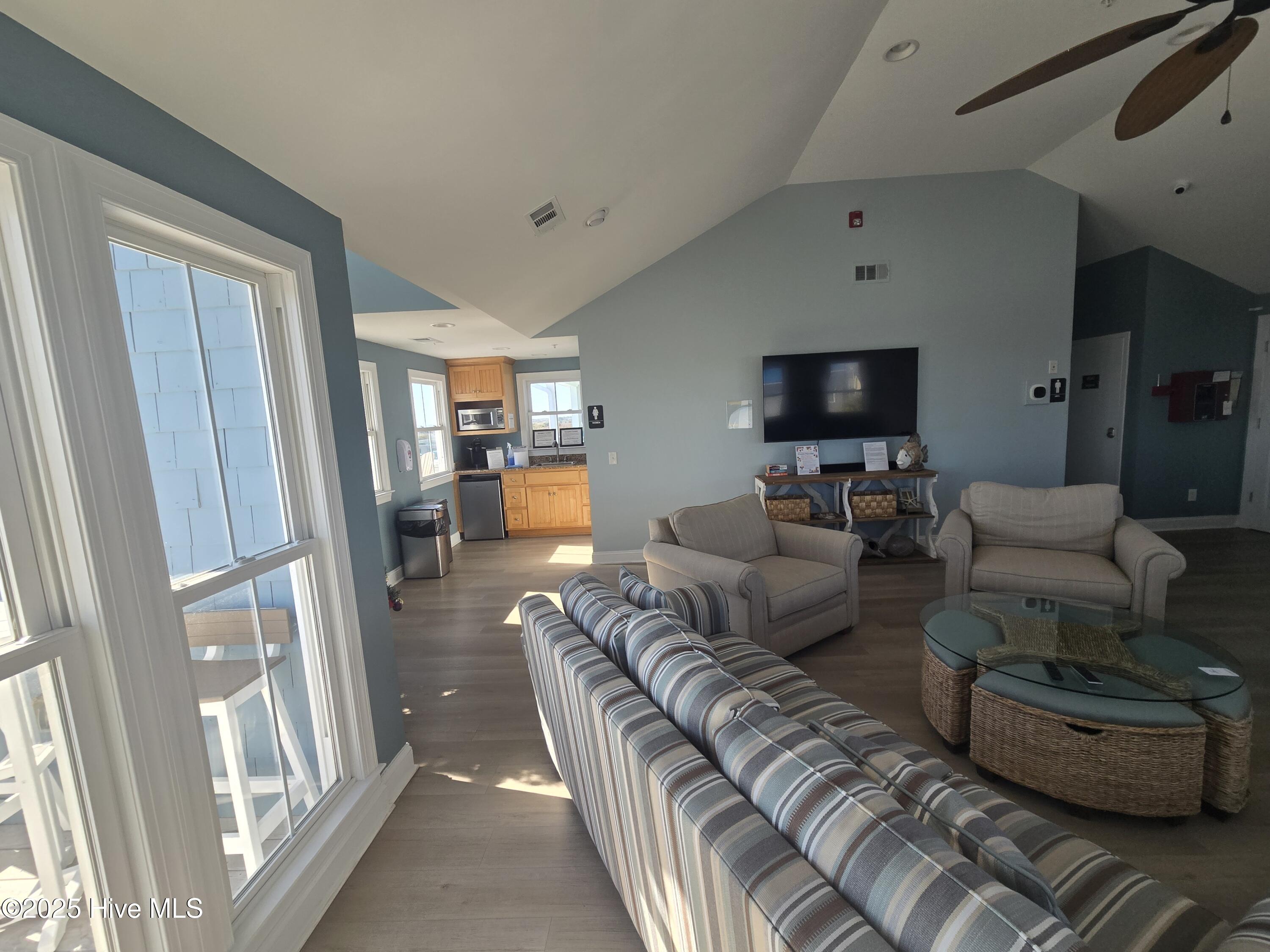 100545211 | Photo 68