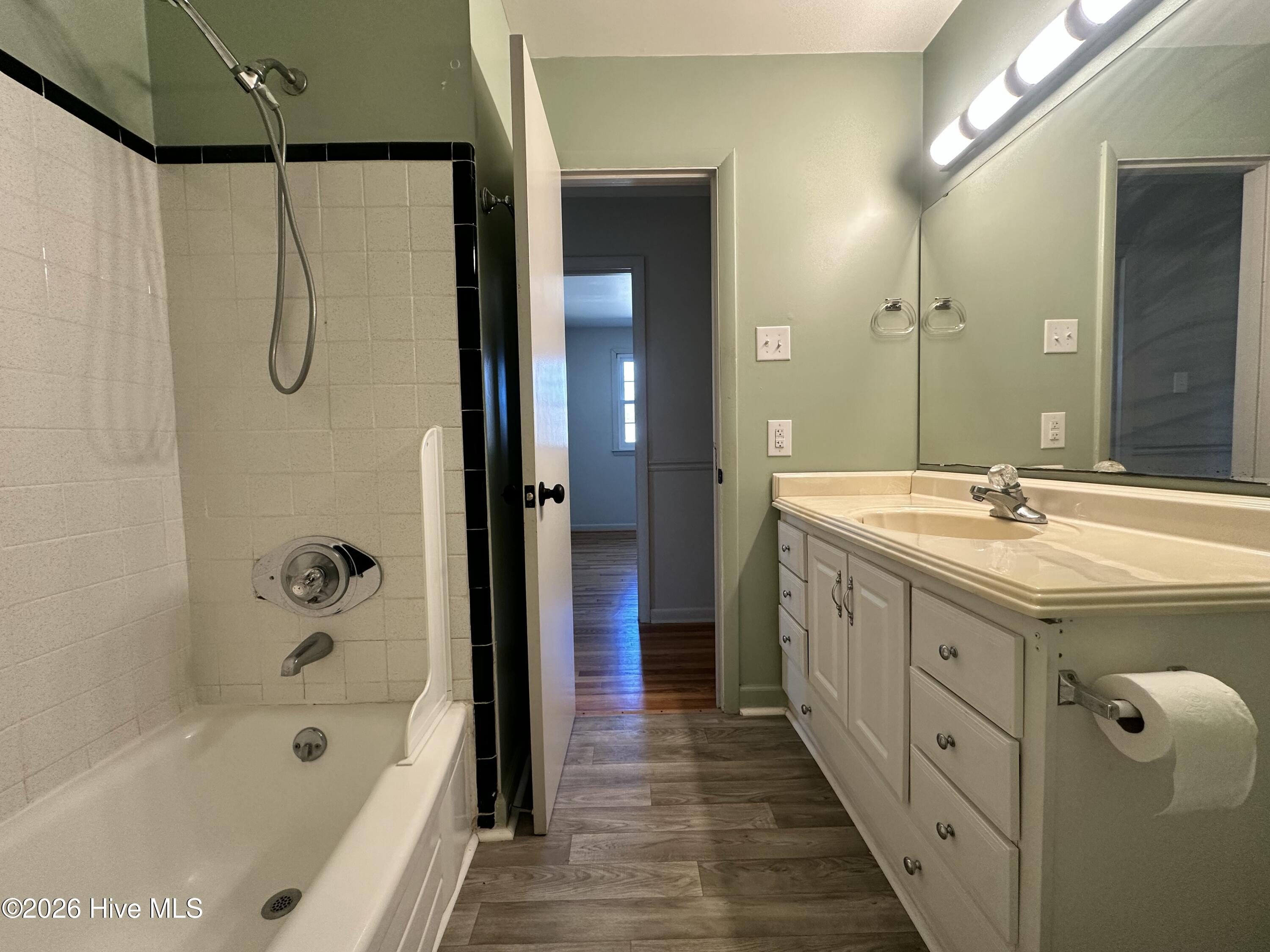 100553372 | Photo 15