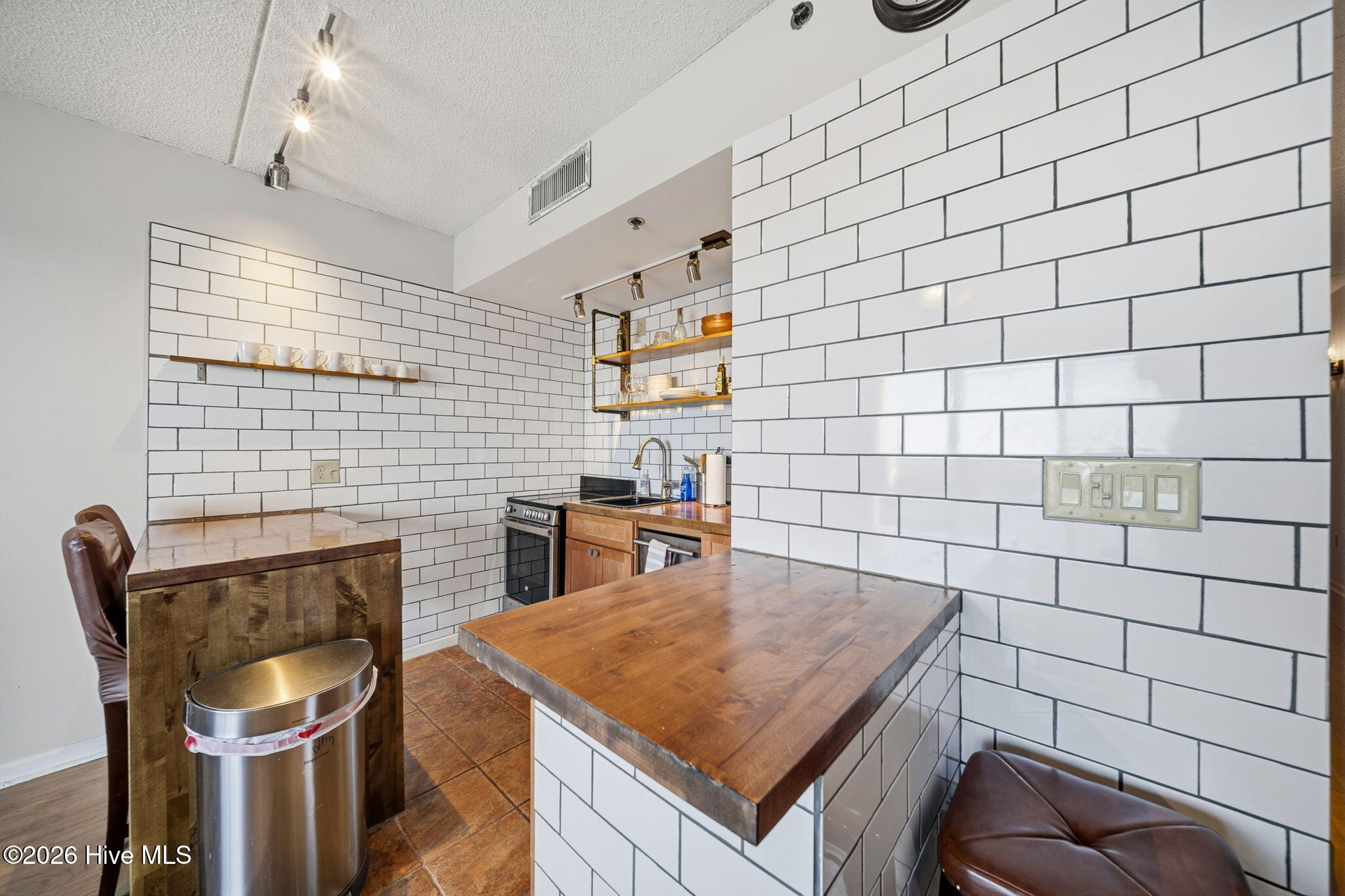 100557626 | Photo 10