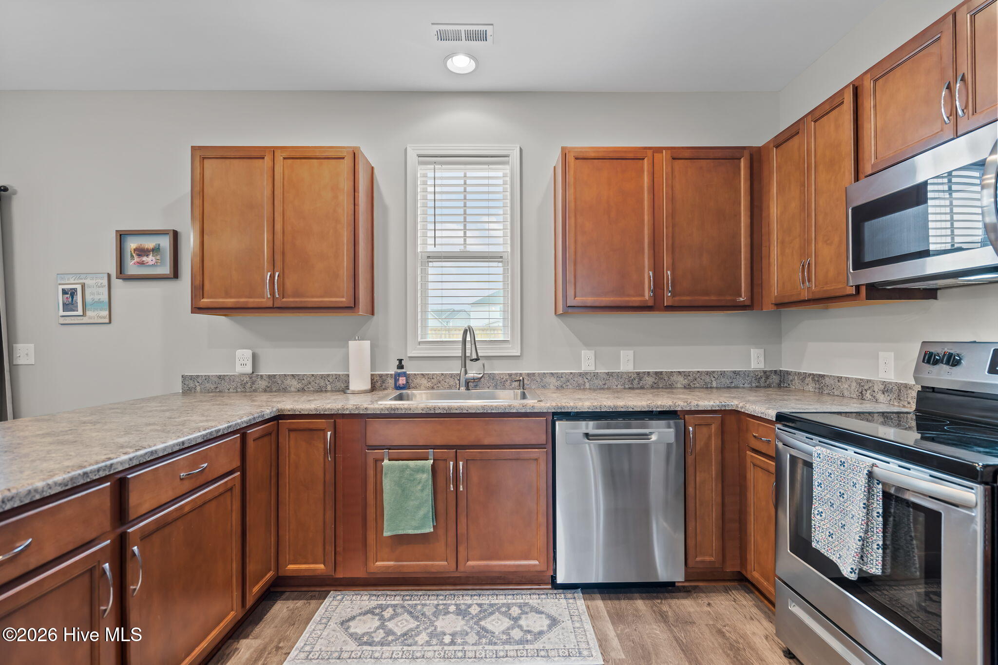 100555693 | Photo 14