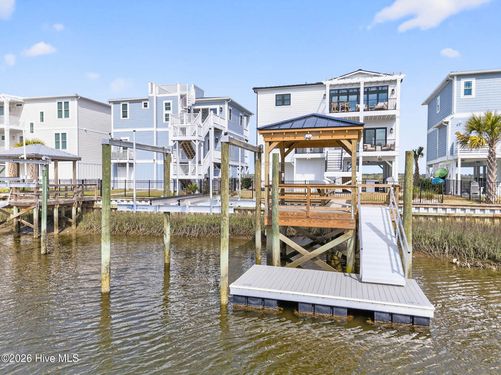 100561334 | Photo 62