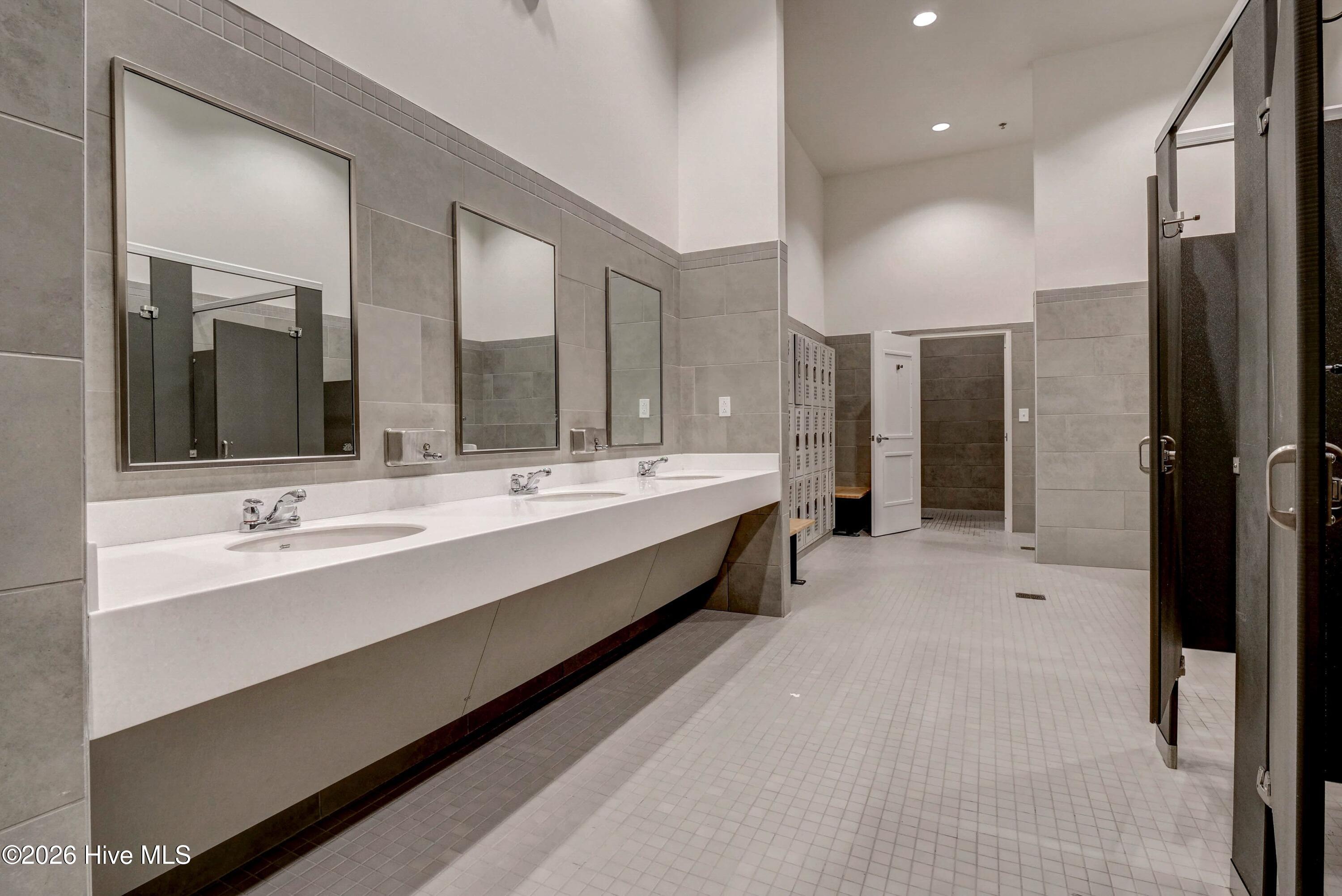 100550306 | Photo 57