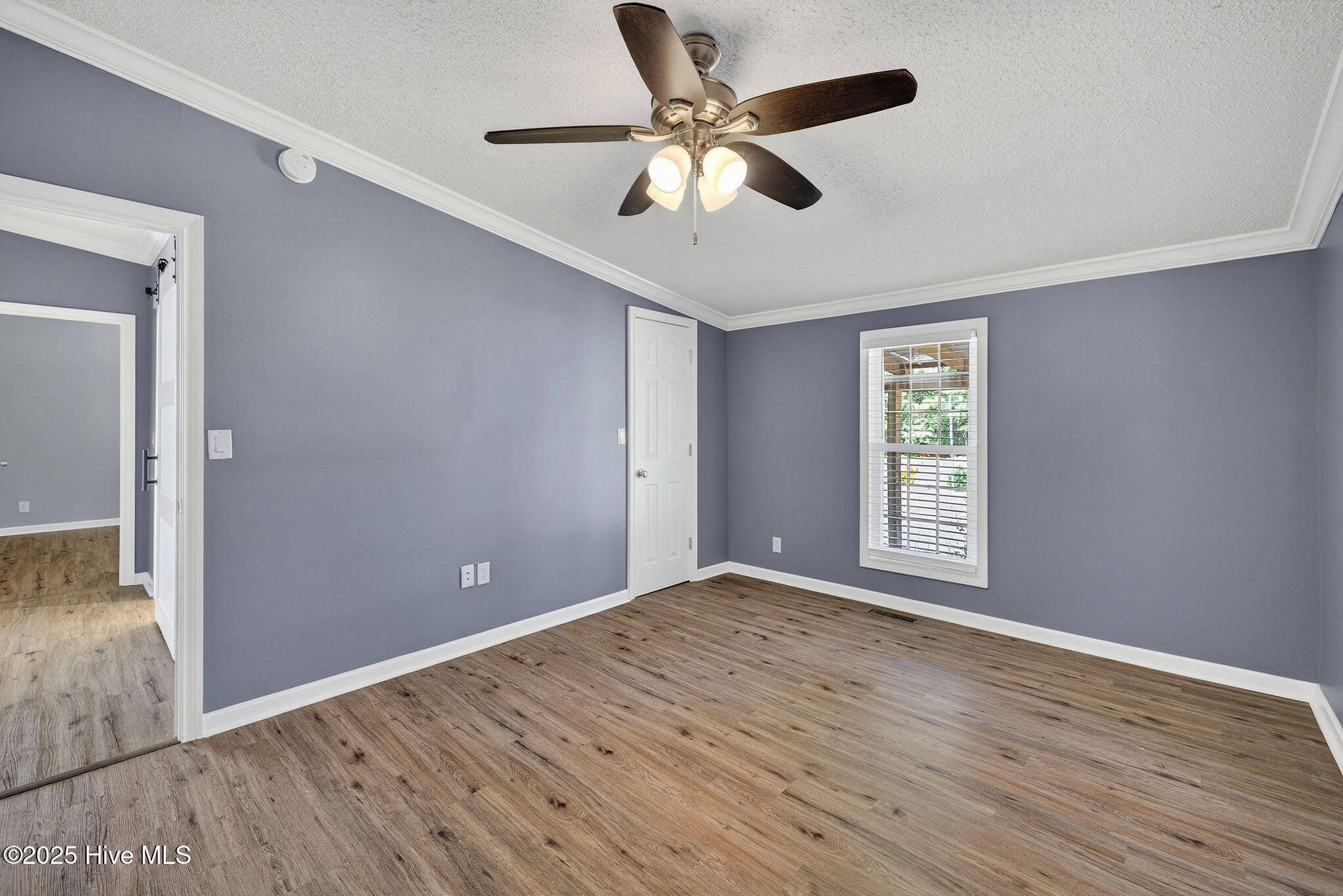 100540799 | Photo 34