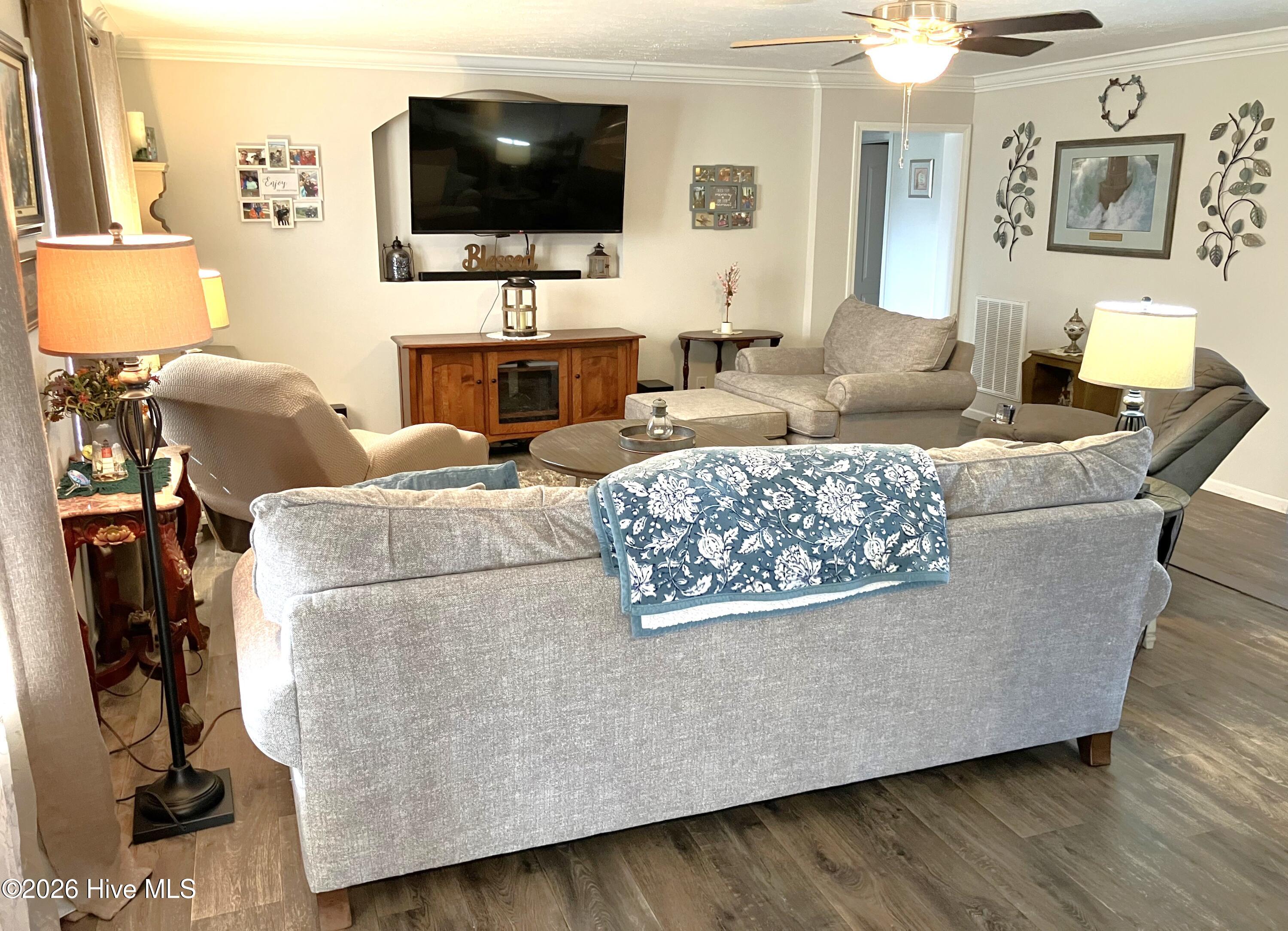 1406 White Oak River Road,Maysville