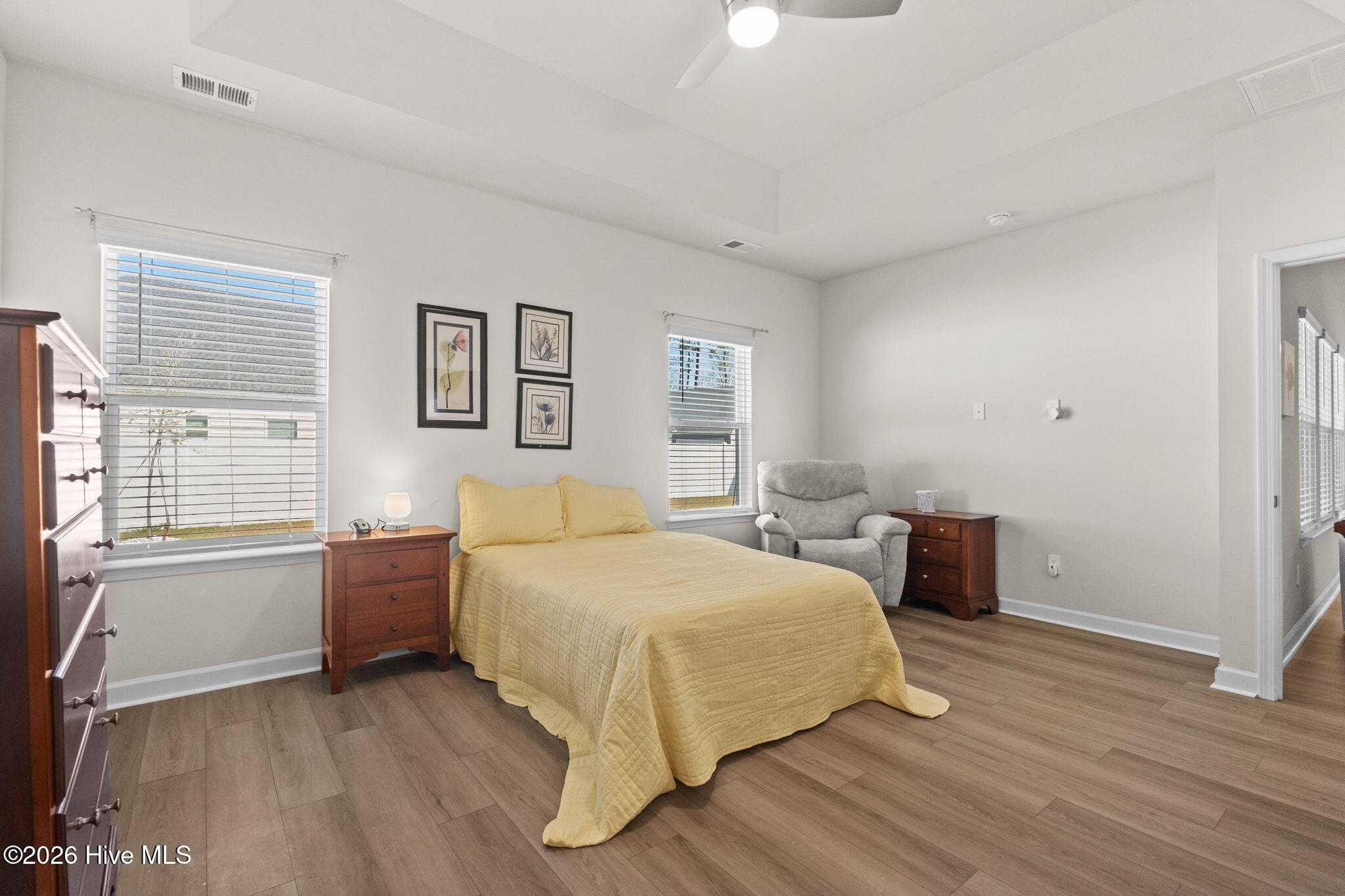 100563775 | Photo 26