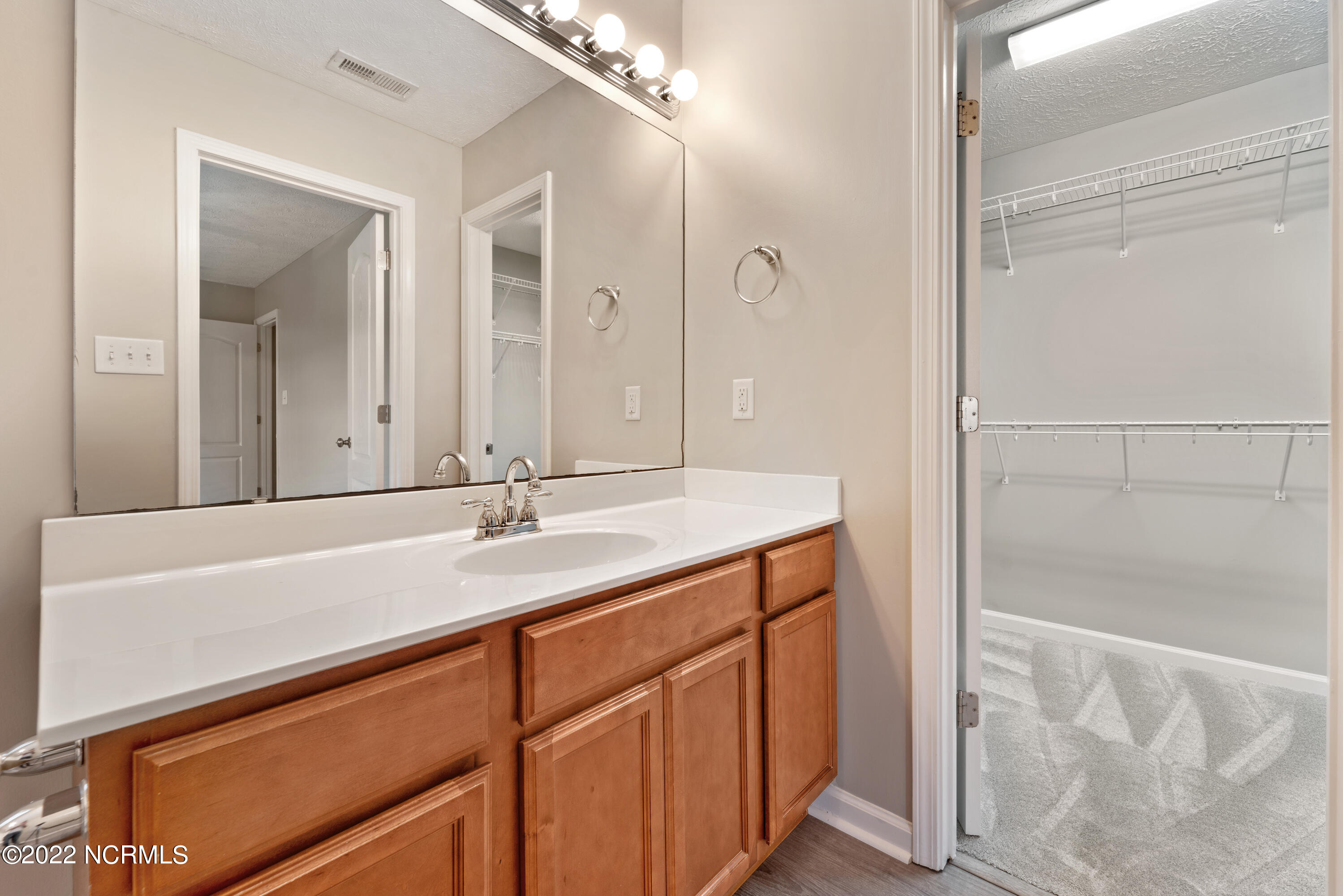 100564225 | Photo 19