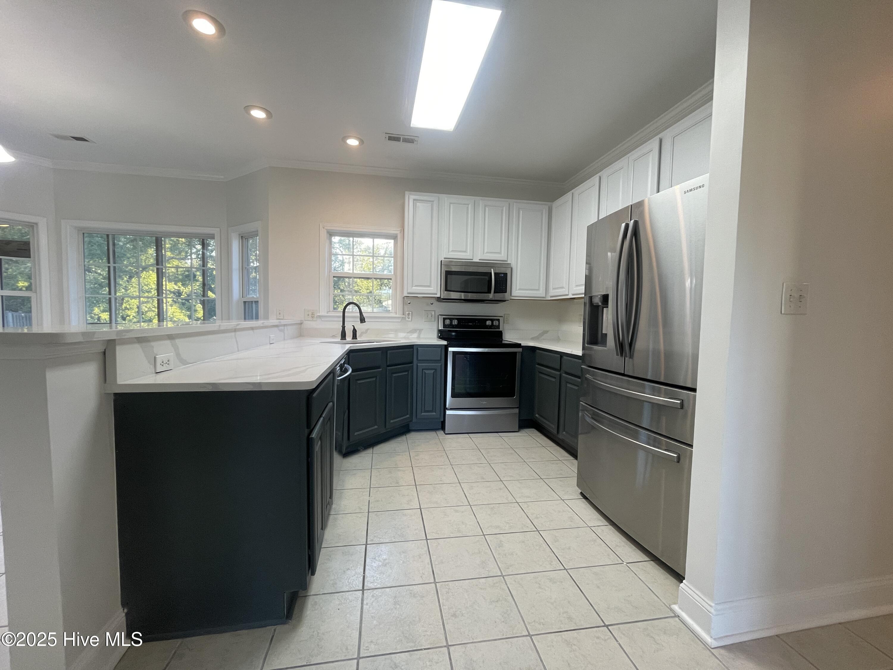 100536848 | Photo 18