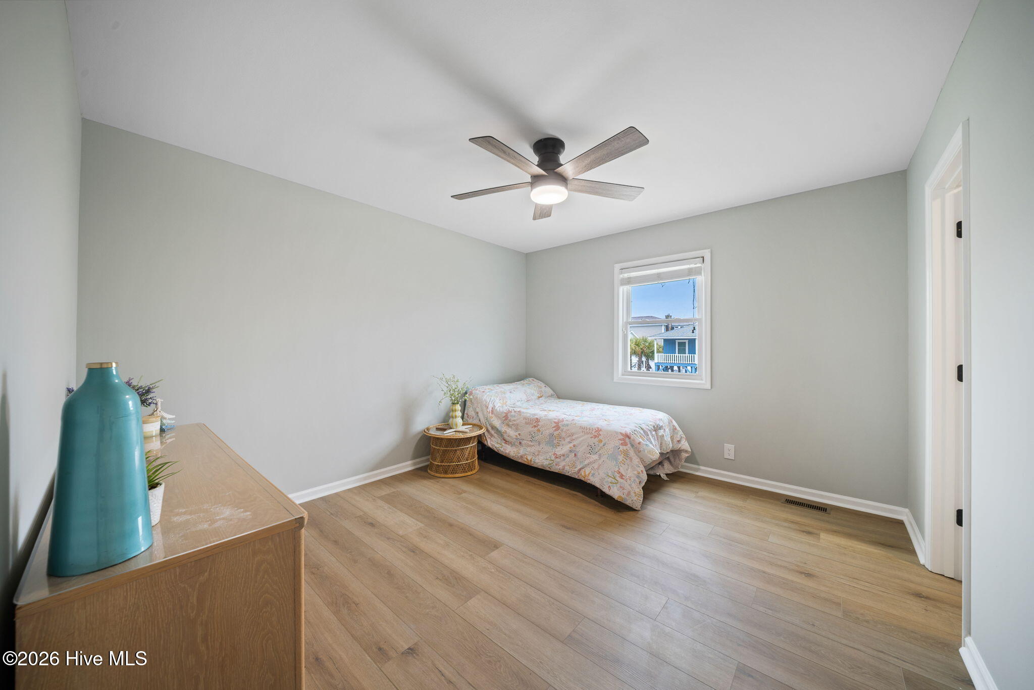 100557260 | Photo 30