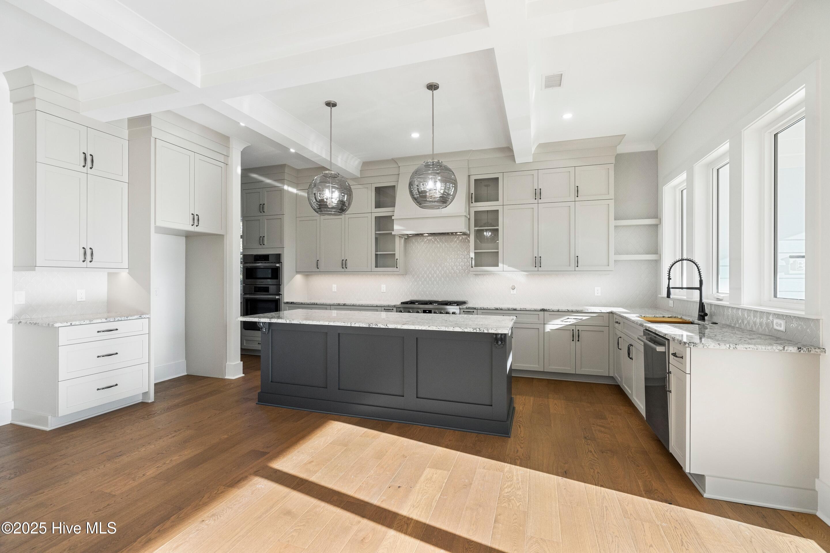 100545730 | Photo 34