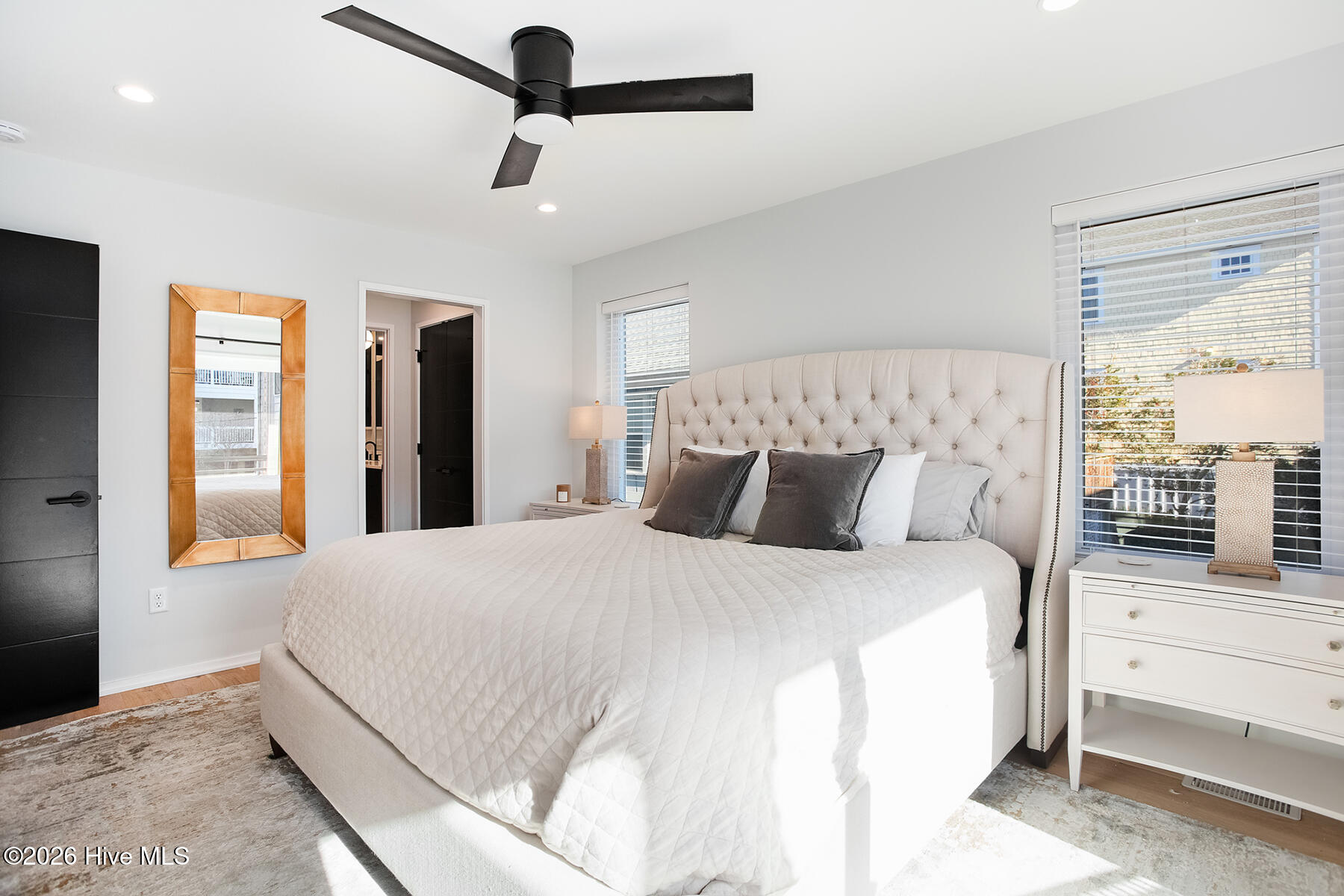 100560077 | Photo 23