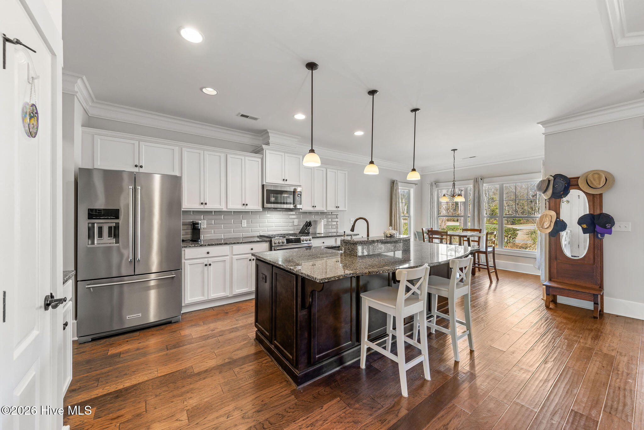 100548590 | Photo 17