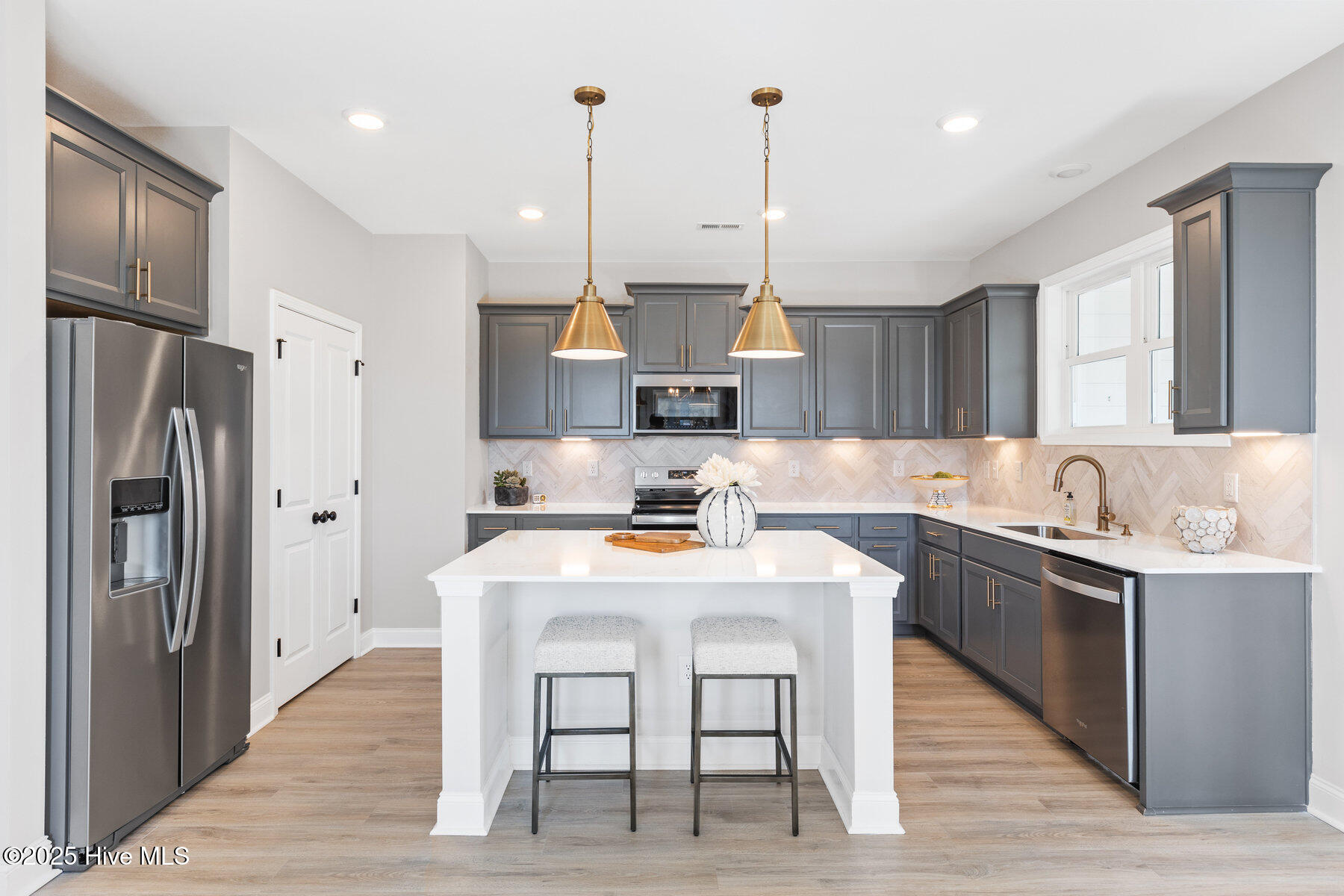 100534018 | Photo 26