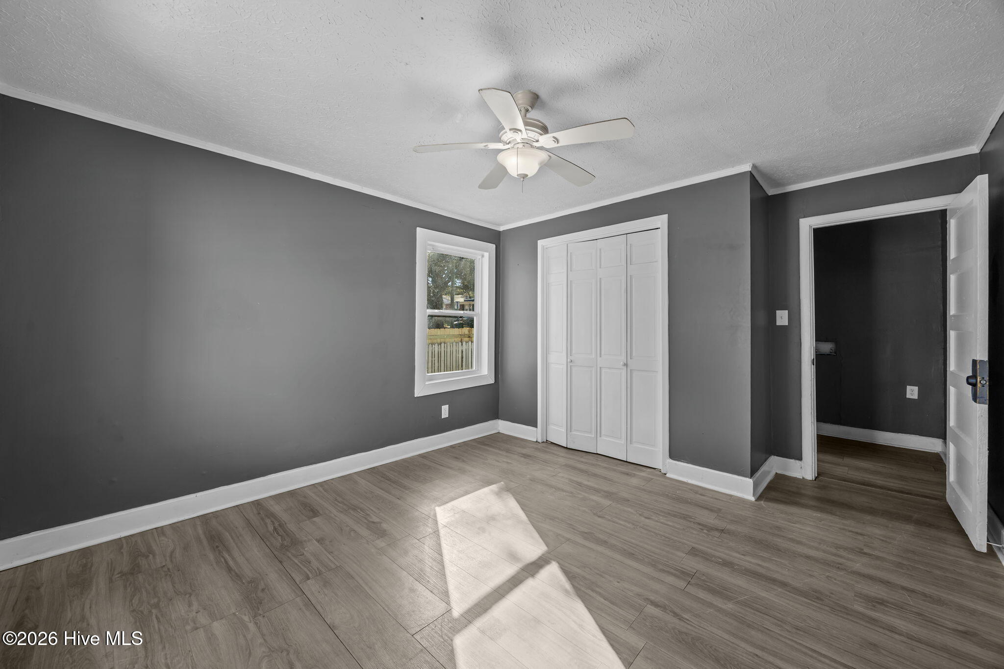 100550233 | Photo 32