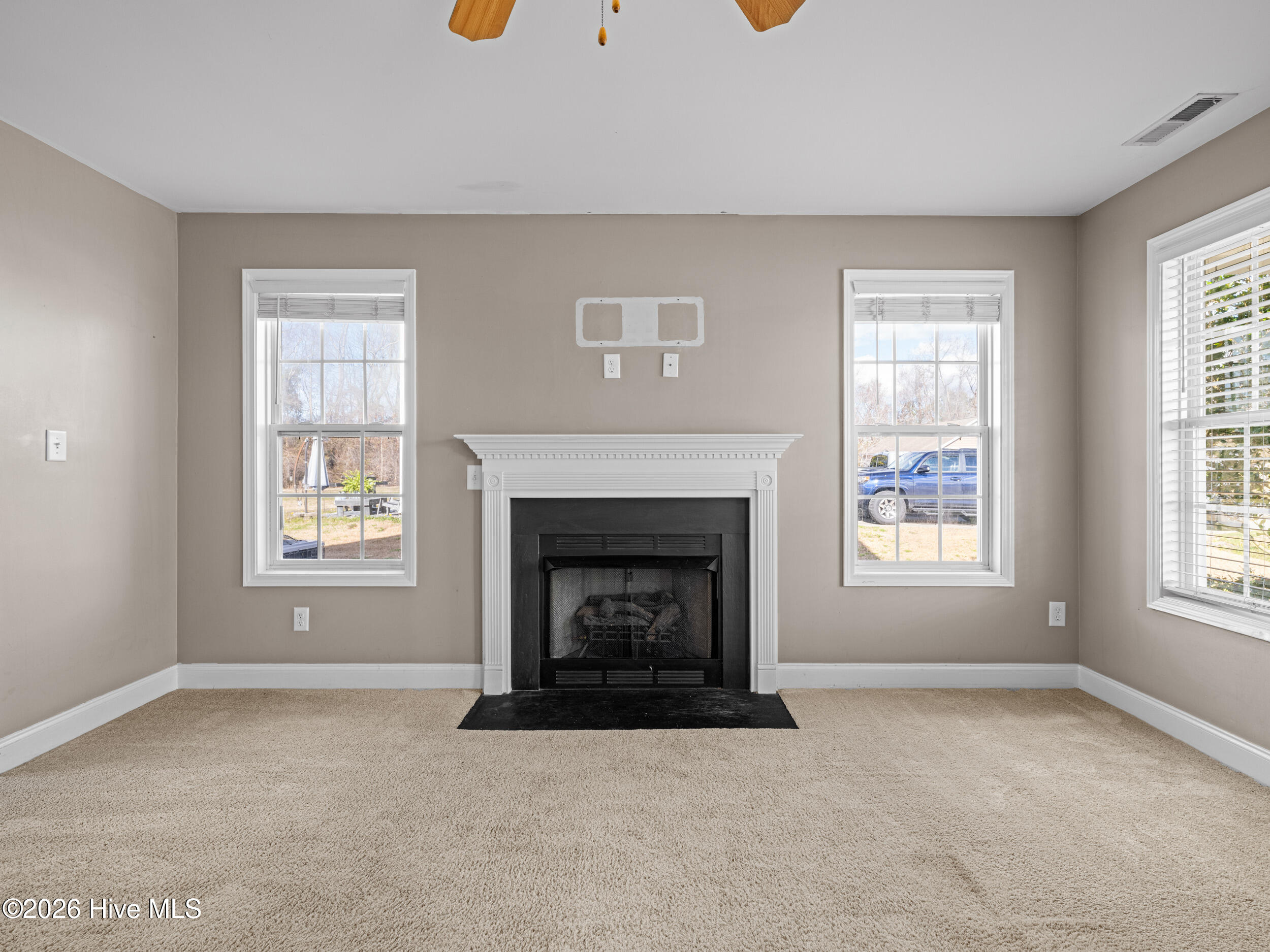 100549292 | Photo 14