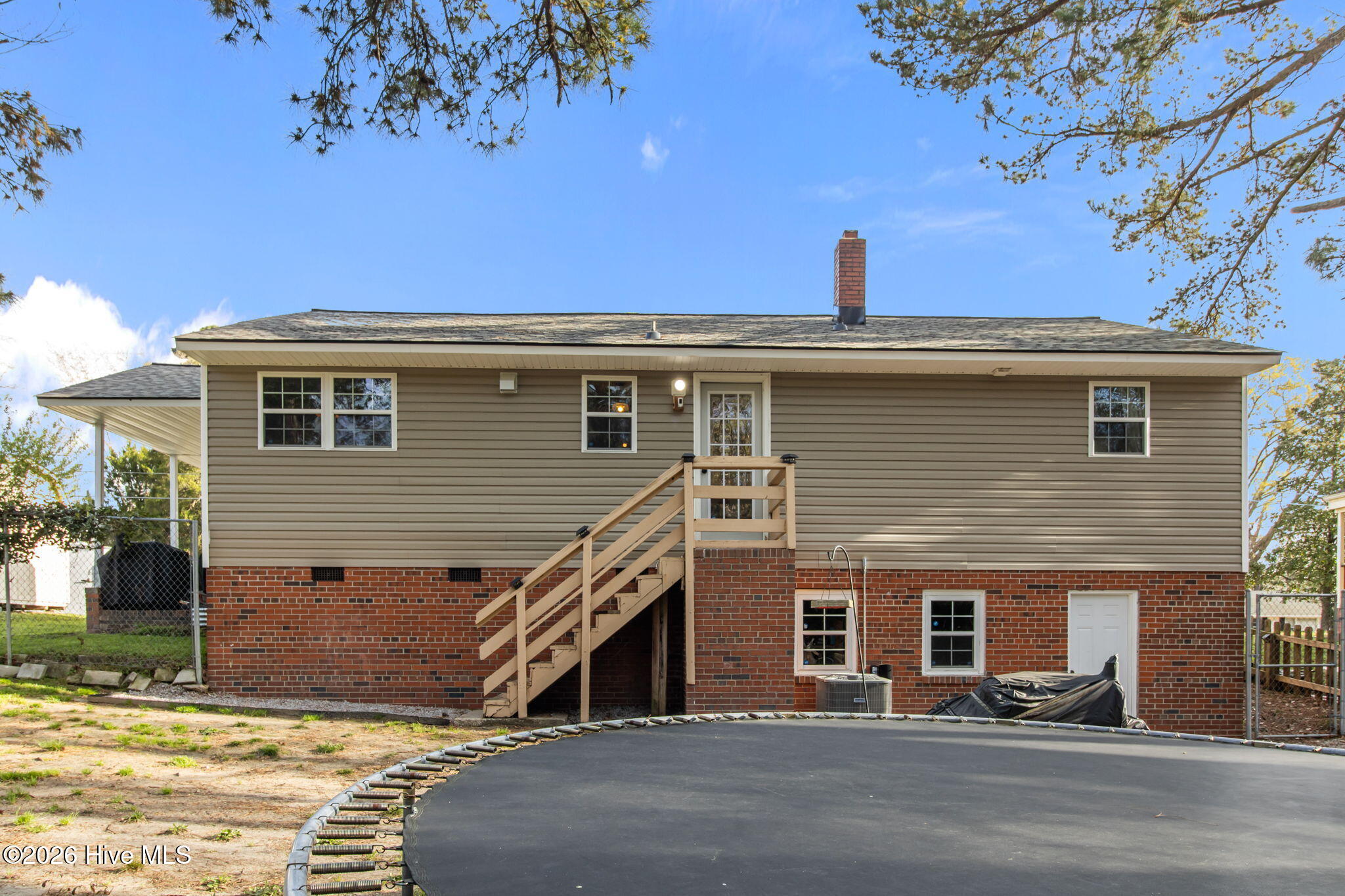 100561394 | Photo 27