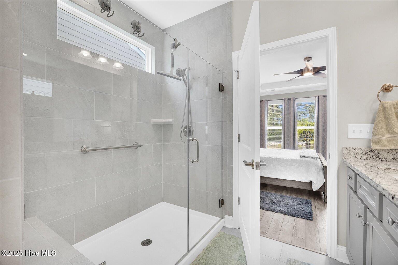 100509338 | Photo 28