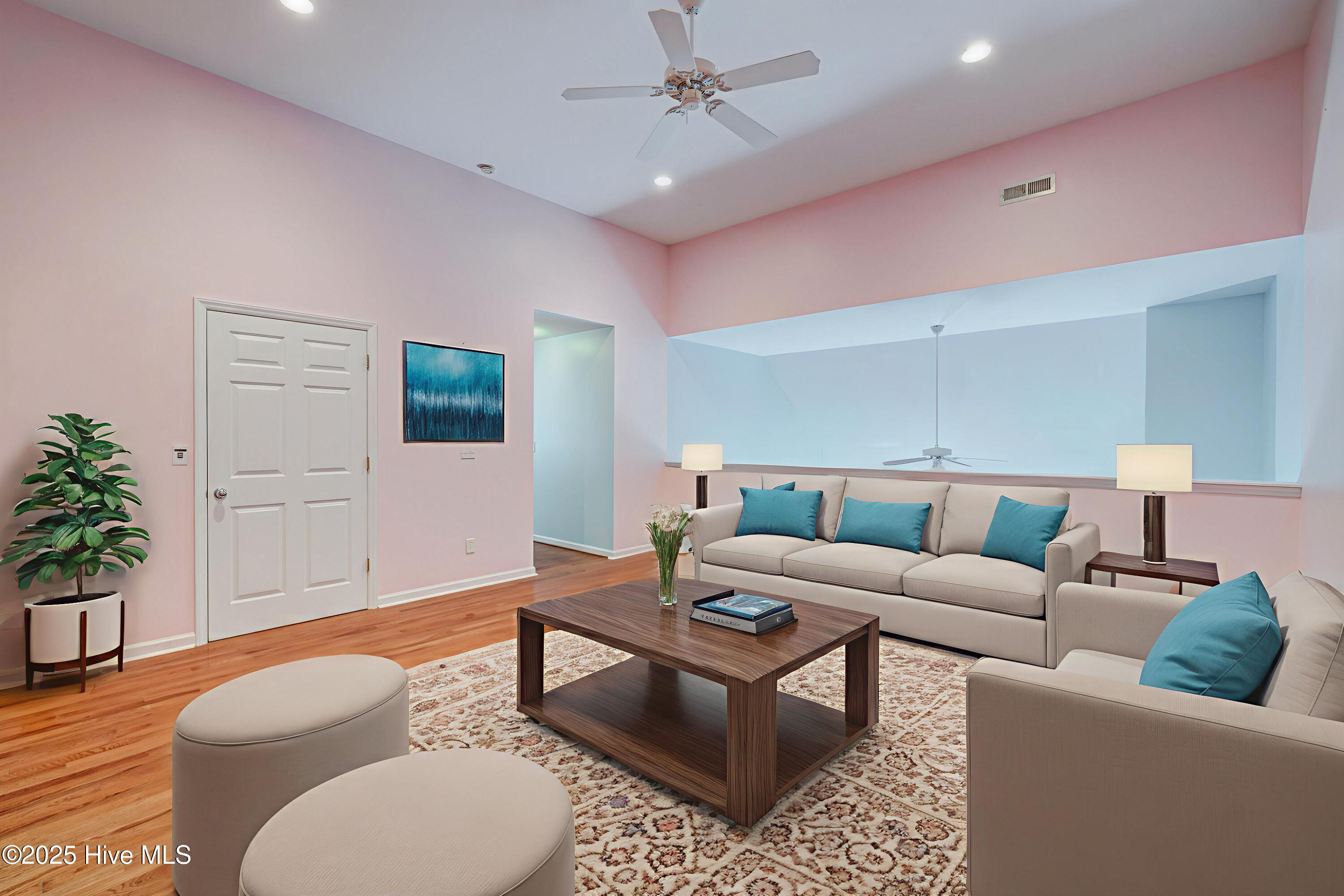 100526585 | Photo 25