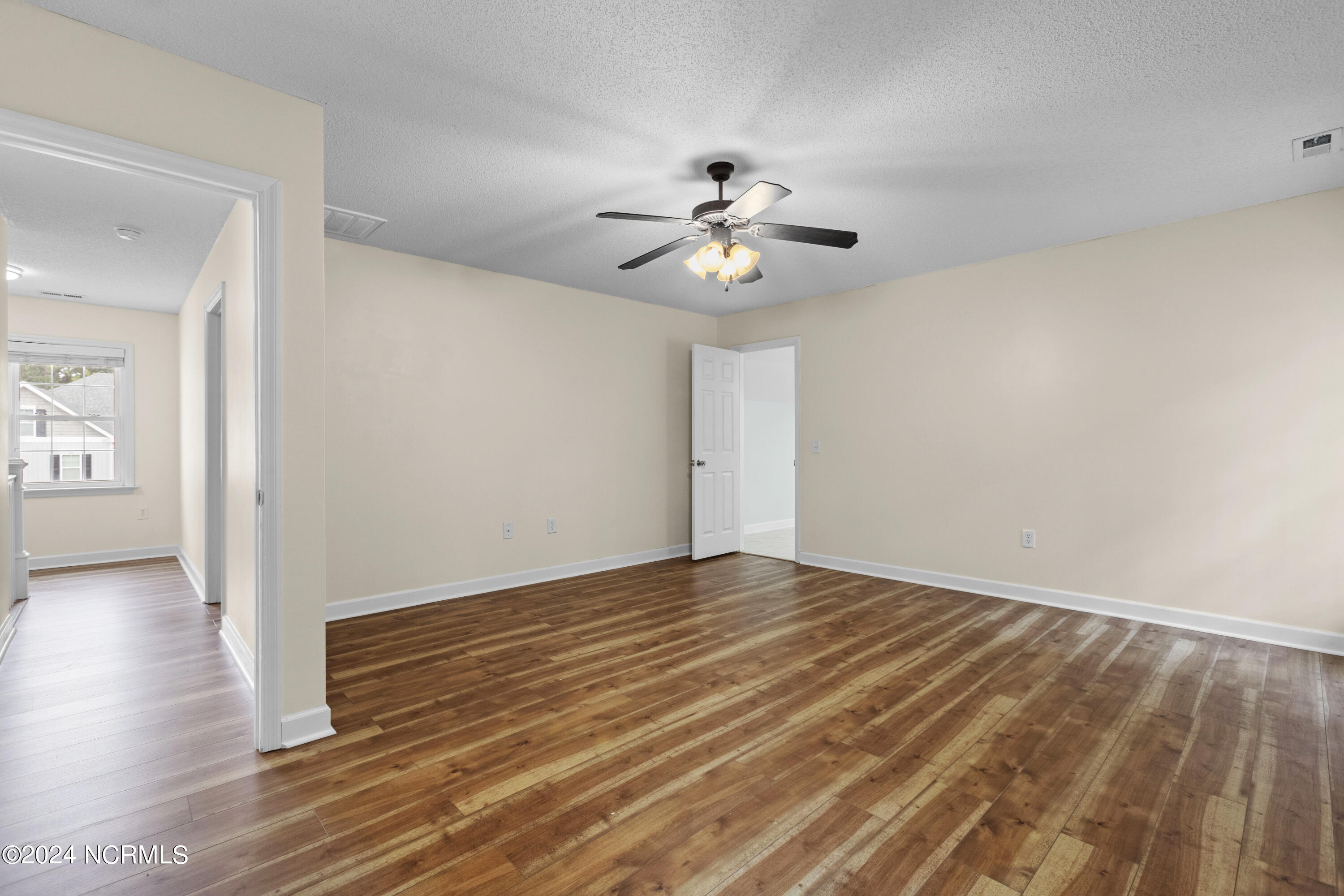 100529706 | Photo 21