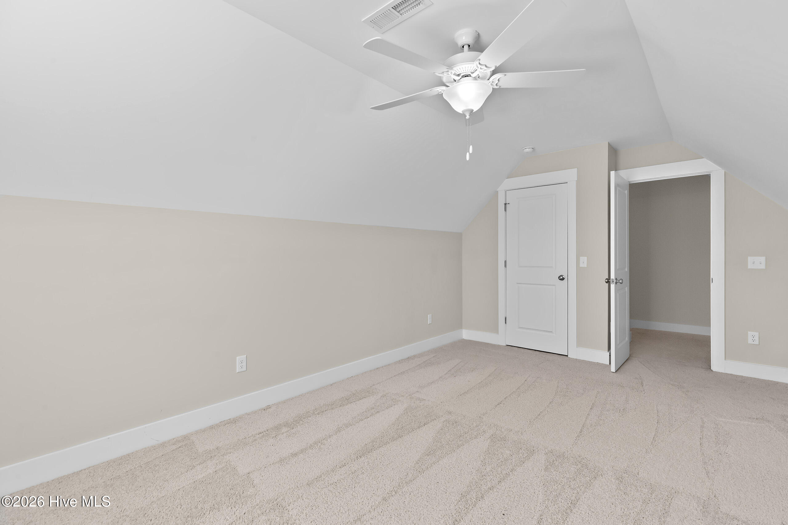 100550596 | Photo 36