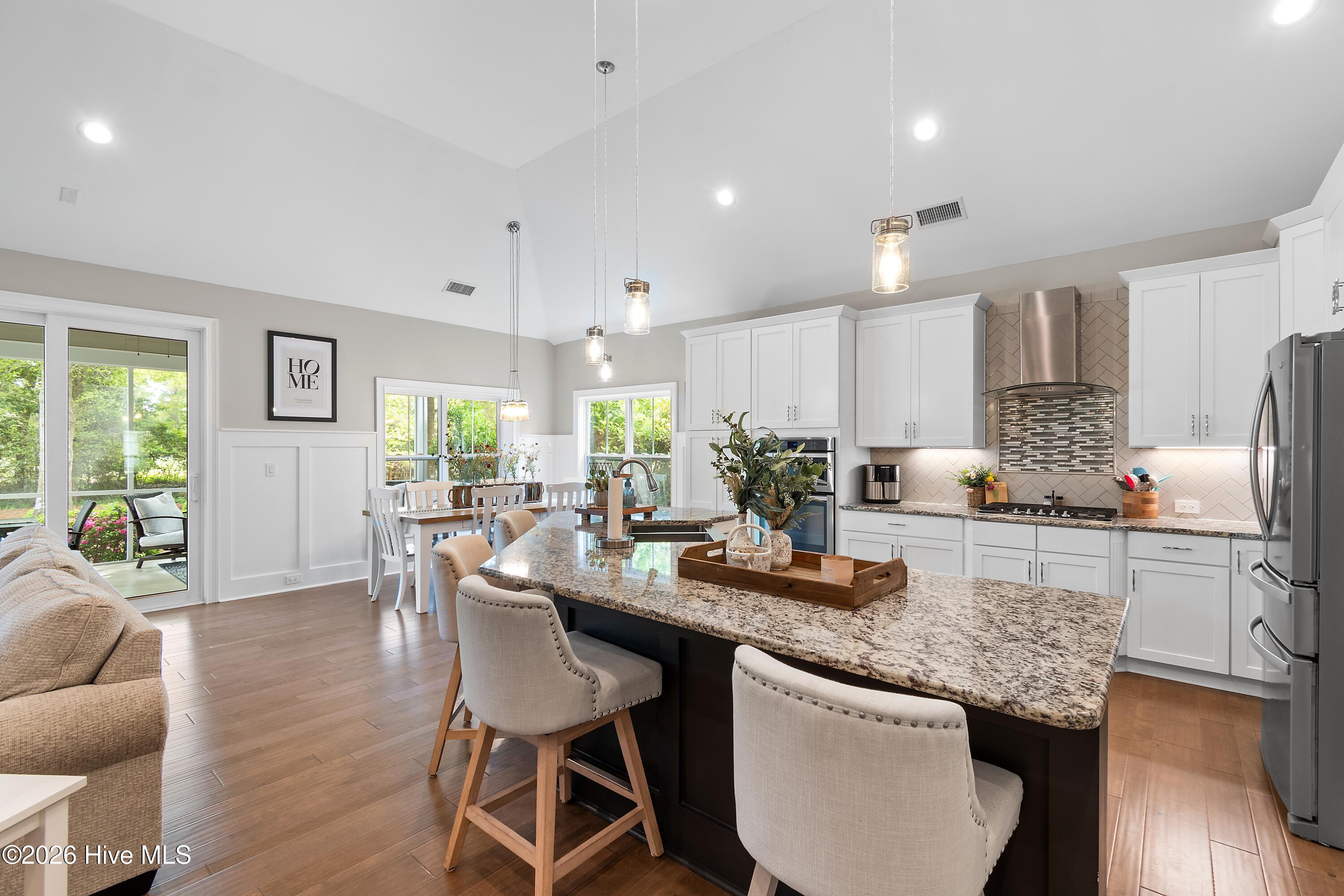 100565384 | Photo 19