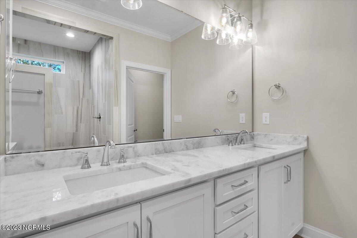 100524155 | Photo 83