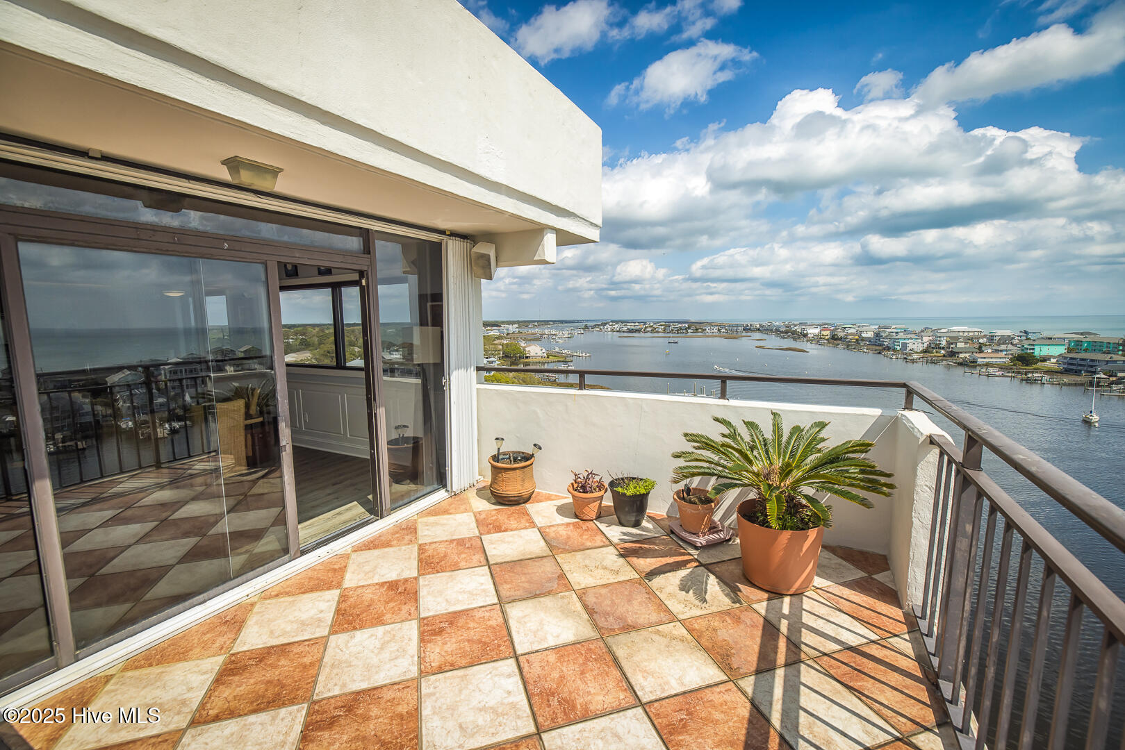 100567097 | Photo 31