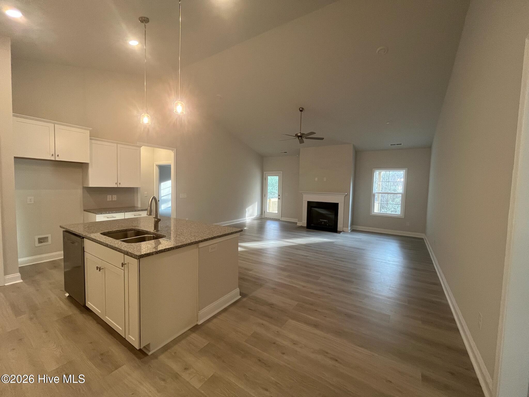 100552296 | Photo 15