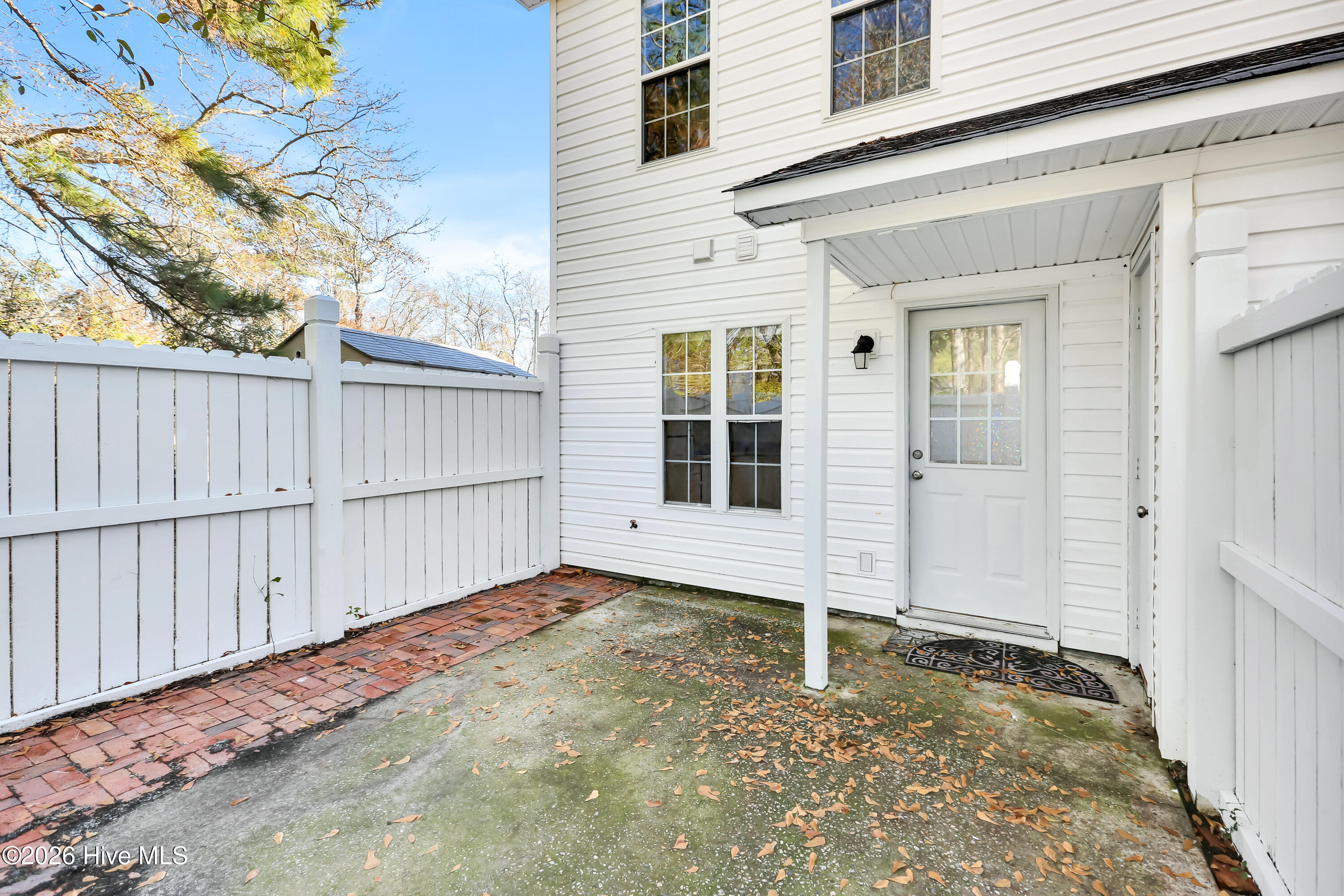 100548105 | Photo 28