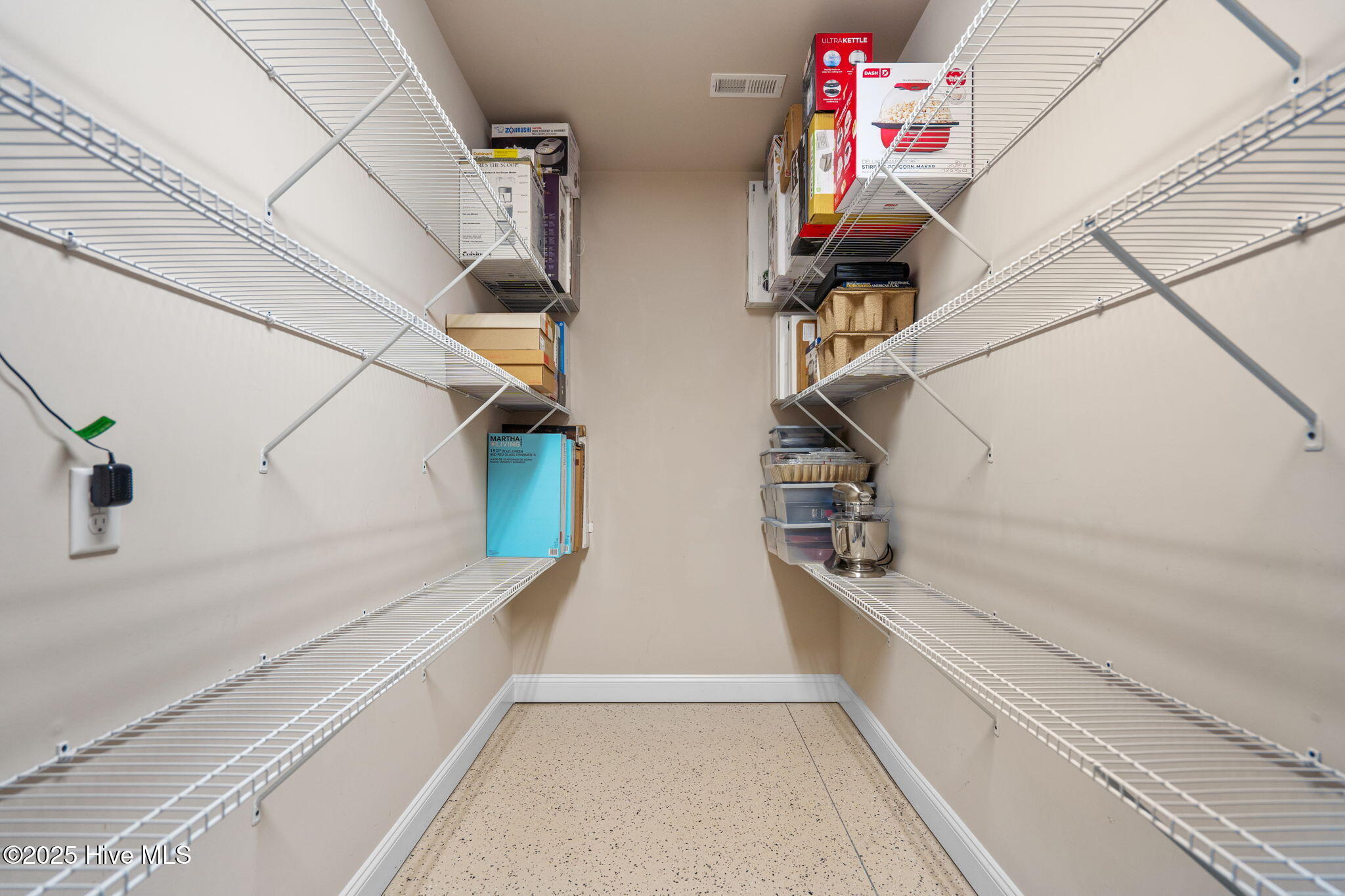 100530735 | Photo 21