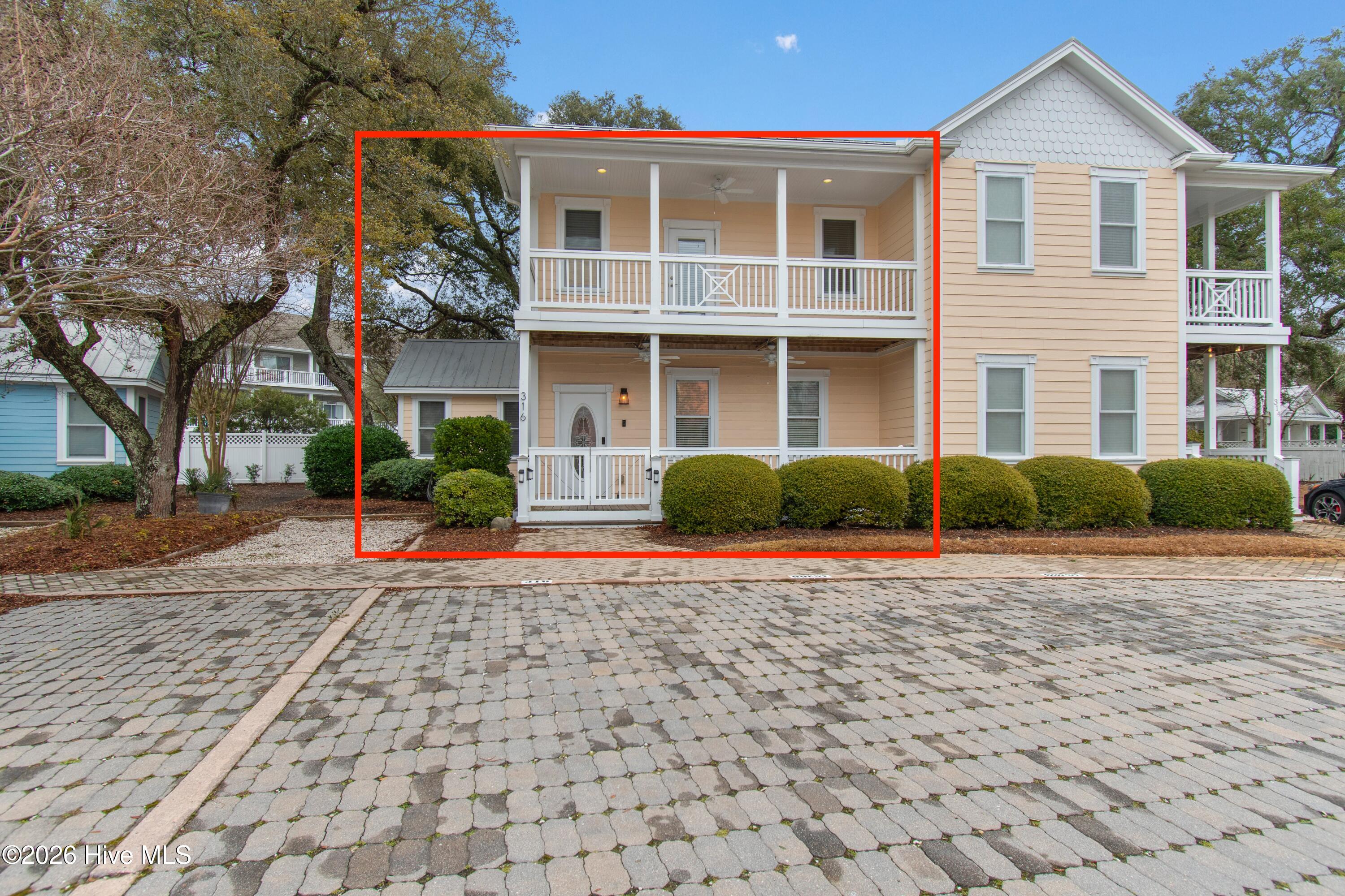 100553178 | Photo 42