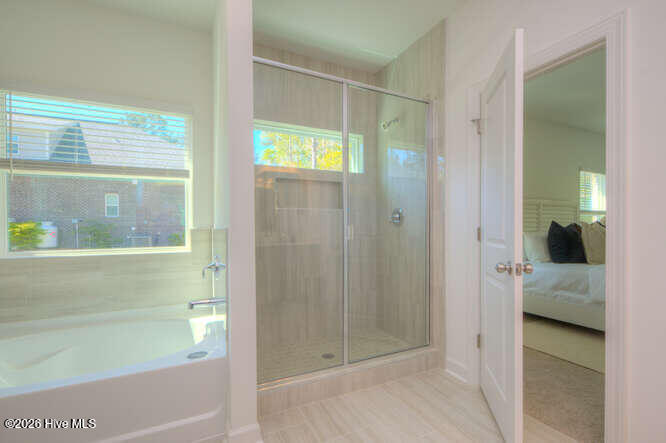 100563715 | Photo 13