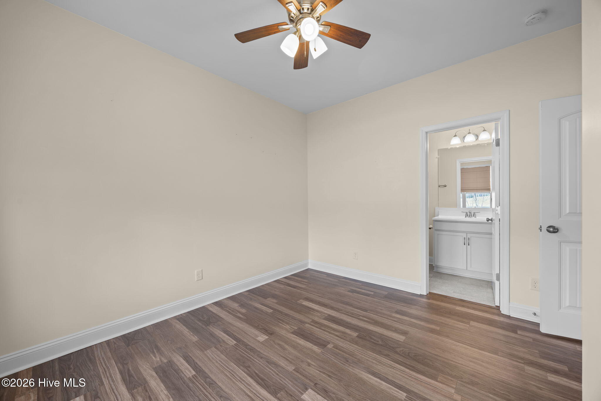 100556158 | Photo 41