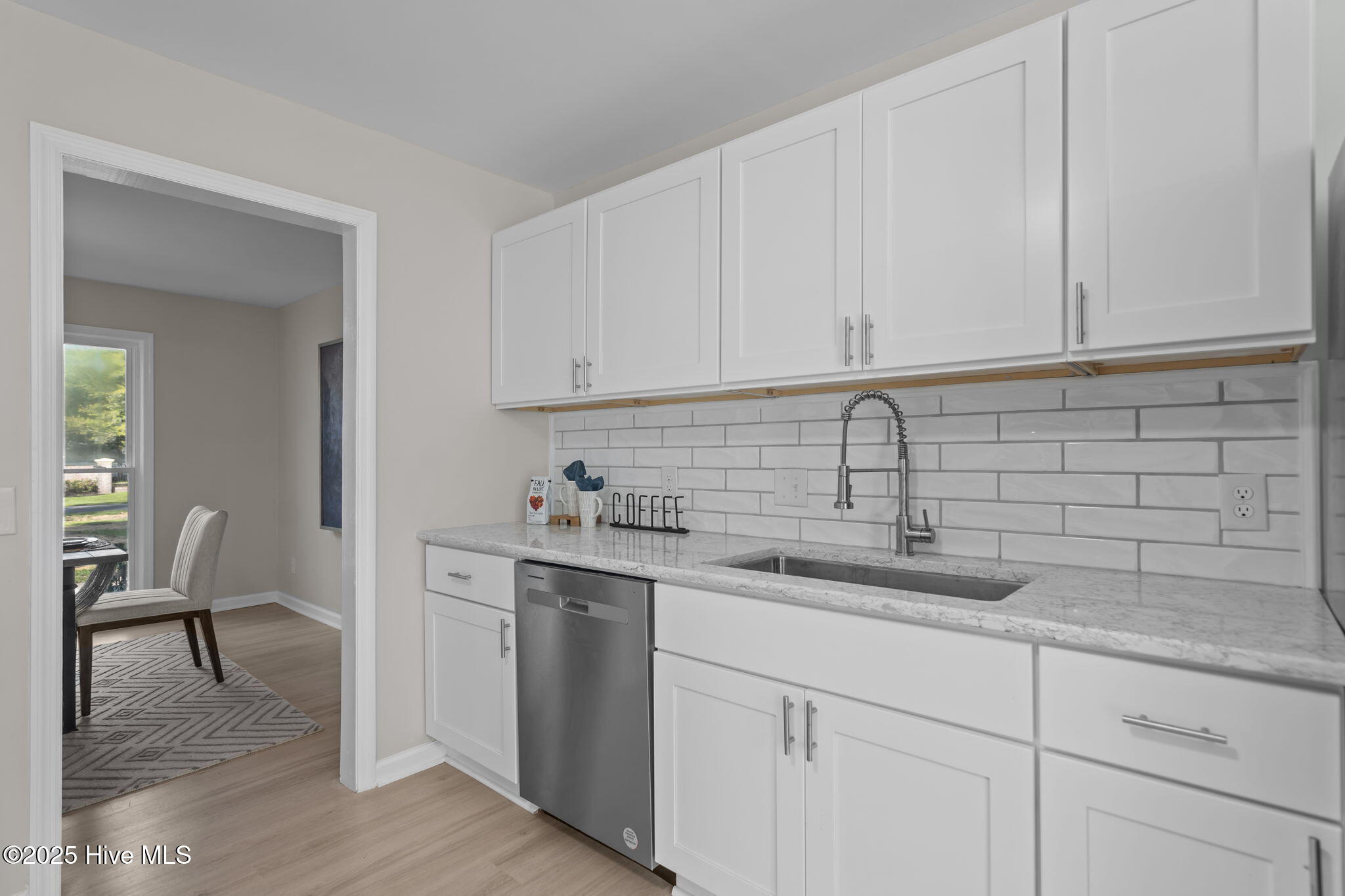 100527627 | Photo 14