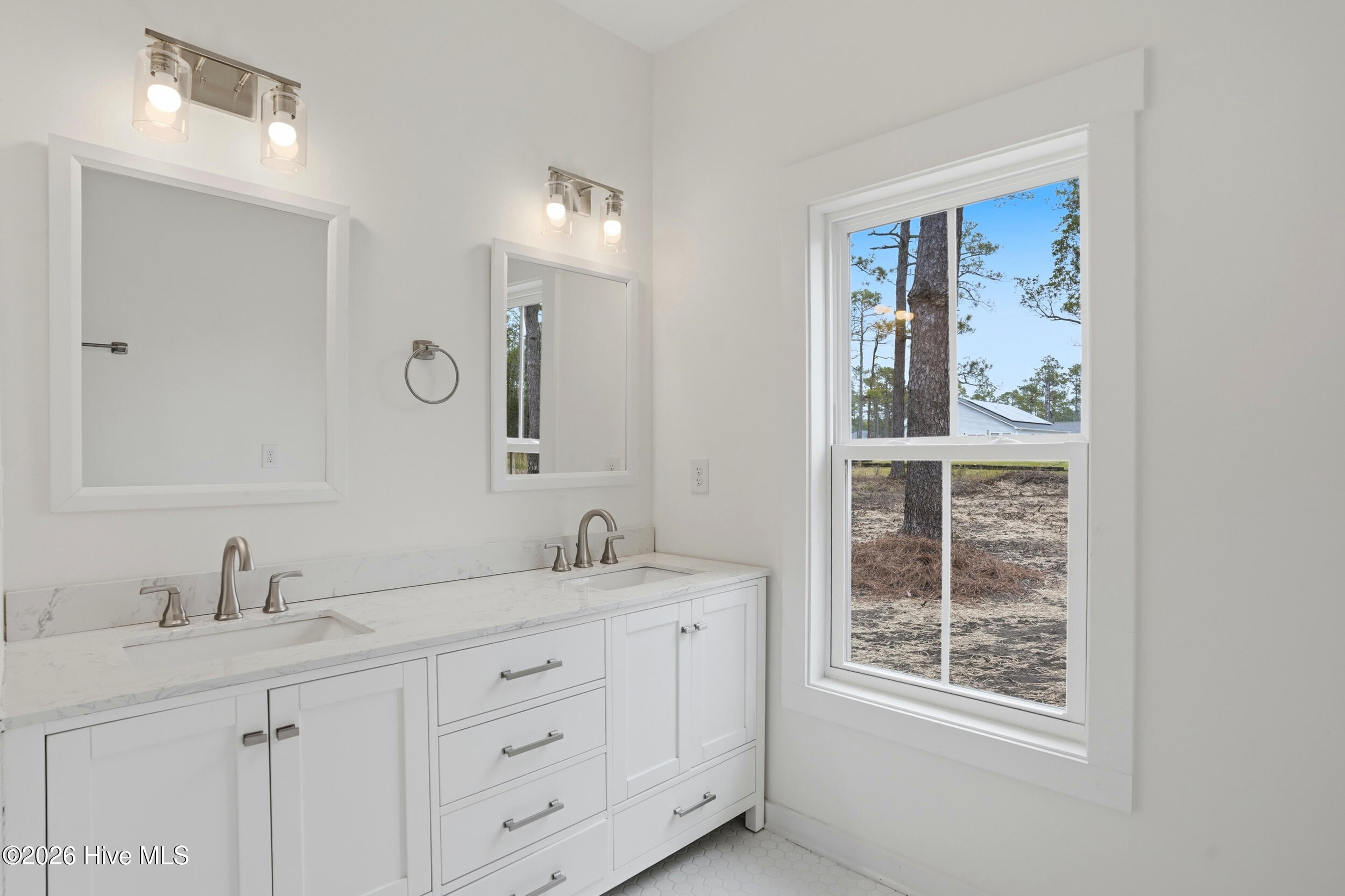 100558346 | Photo 24